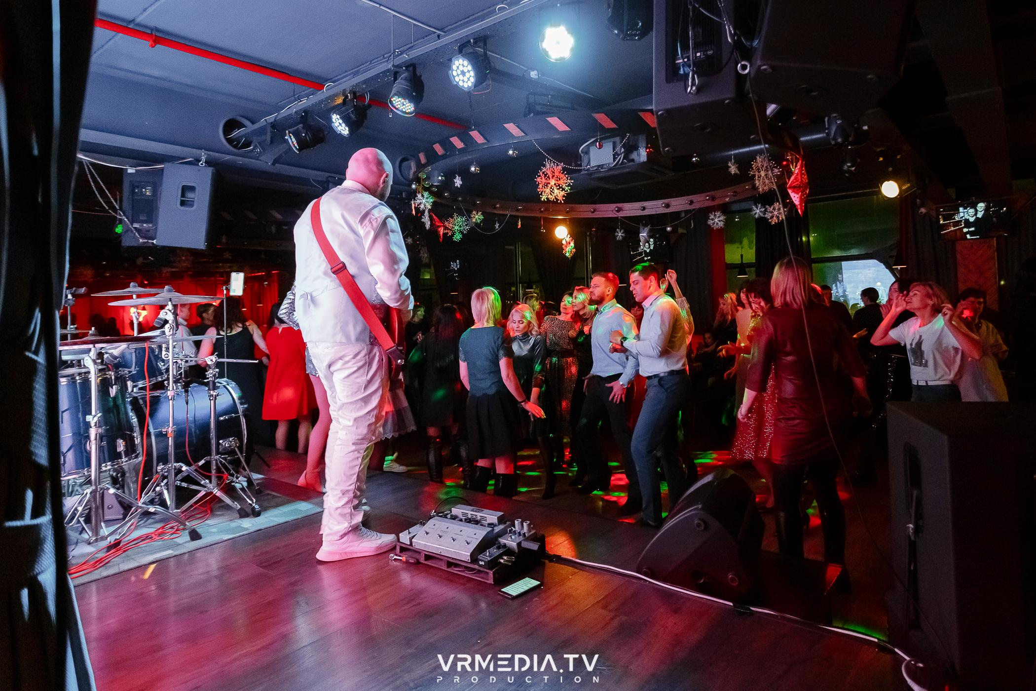 Жаркий новогодний корпоратив в гриль-баре «Жара»