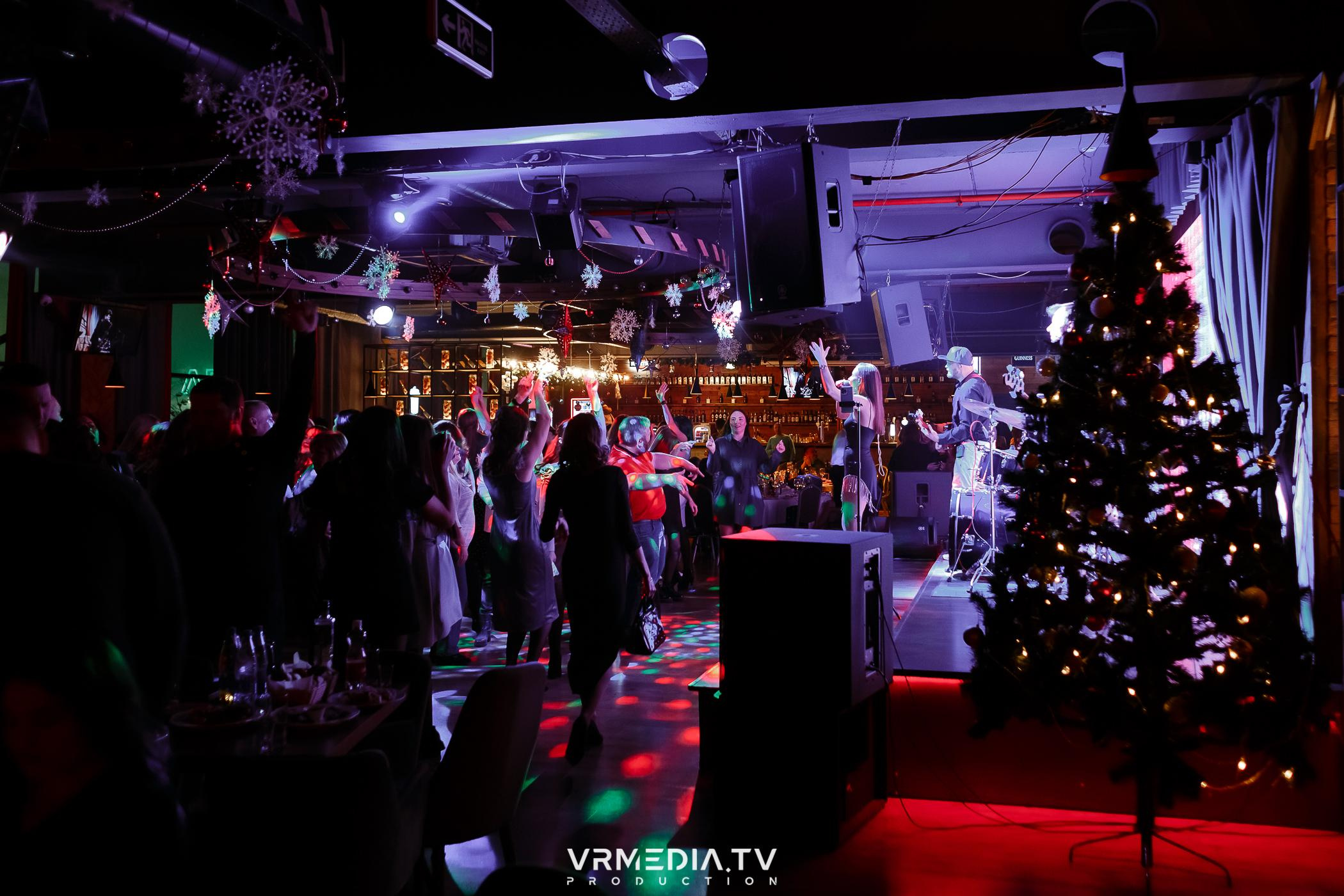 Жаркий новогодний корпоратив в гриль-баре «Жара»