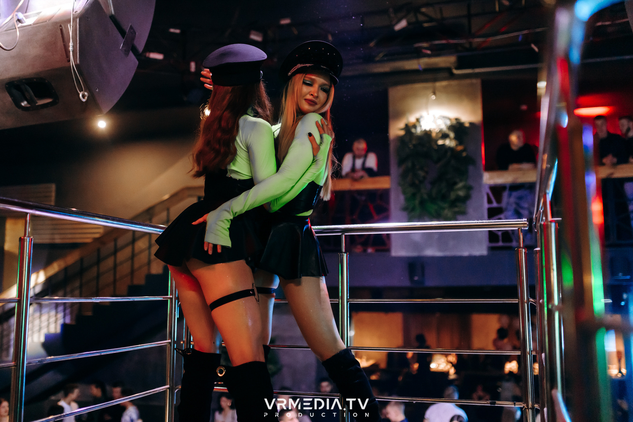 Выходные в баре «DOSKI»