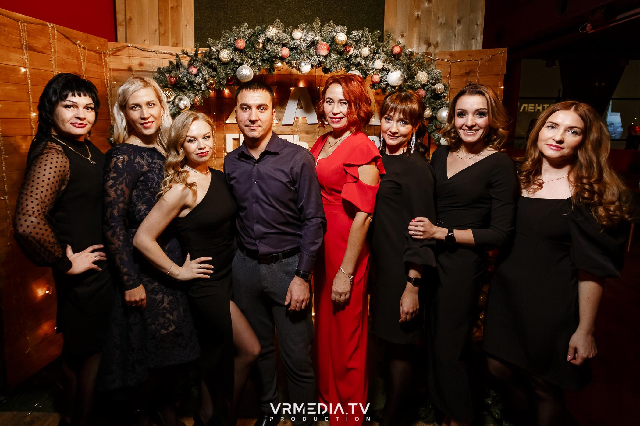 Жаркий новогодний корпоратив в гриль-баре «Жара»