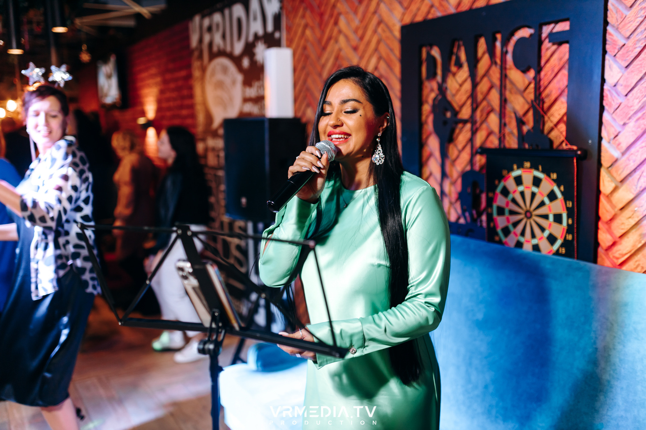 Новогодний вечер в ресторане «Friday»