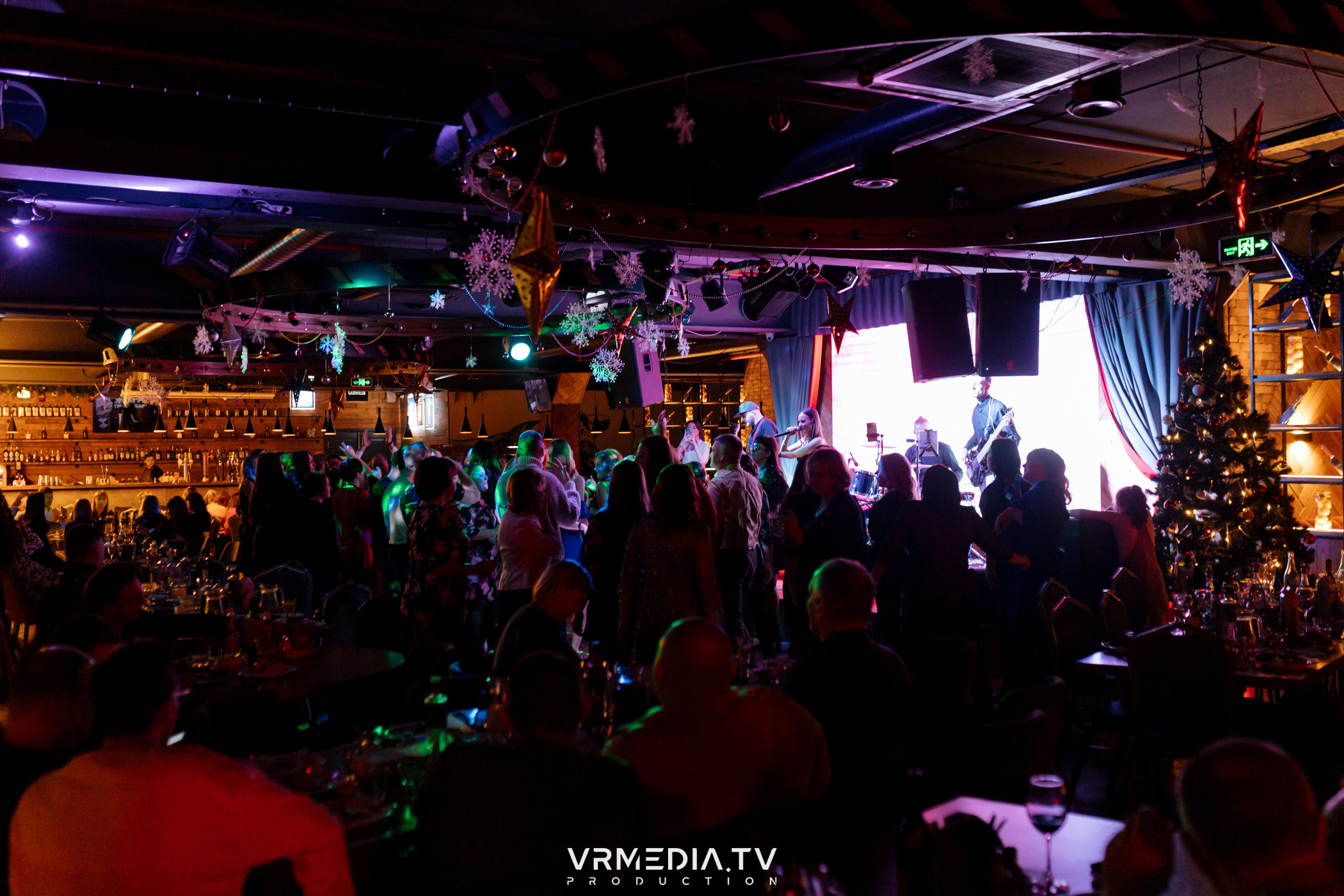 Жаркий новогодний корпоратив в гриль-баре «Жара»