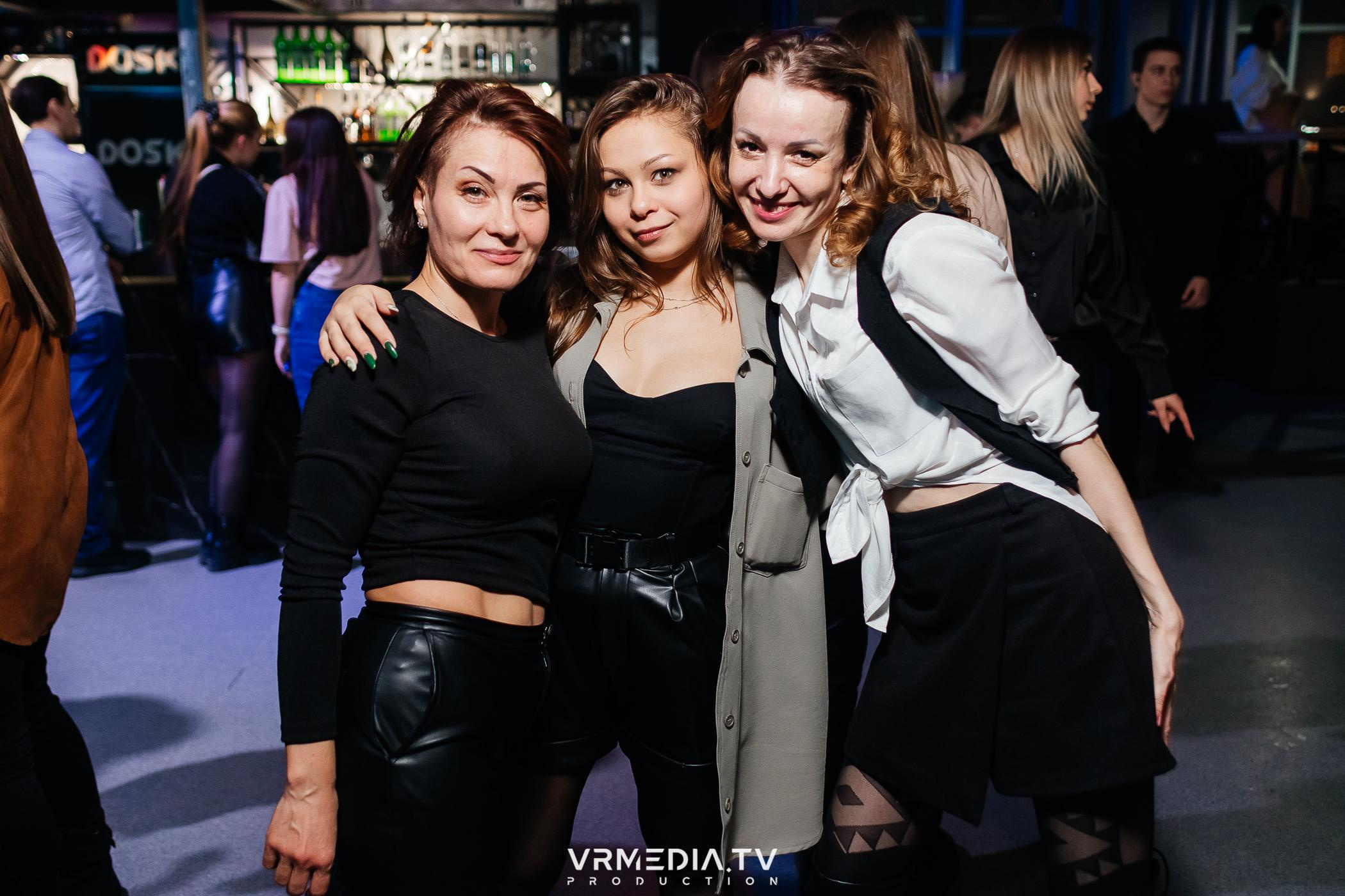 Выходные в баре «DOSKI»