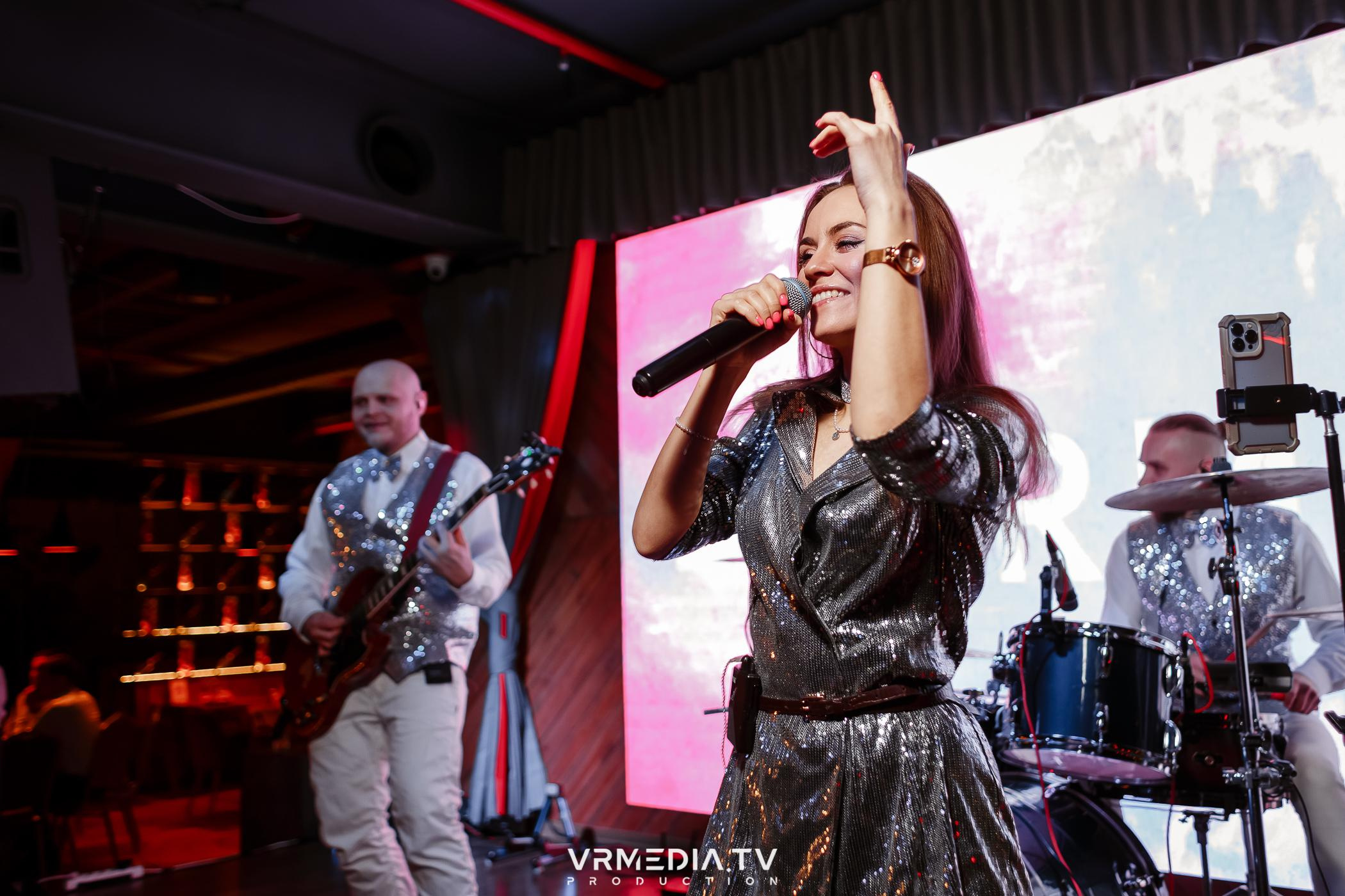 Жаркий новогодний корпоратив в гриль-баре «Жара»