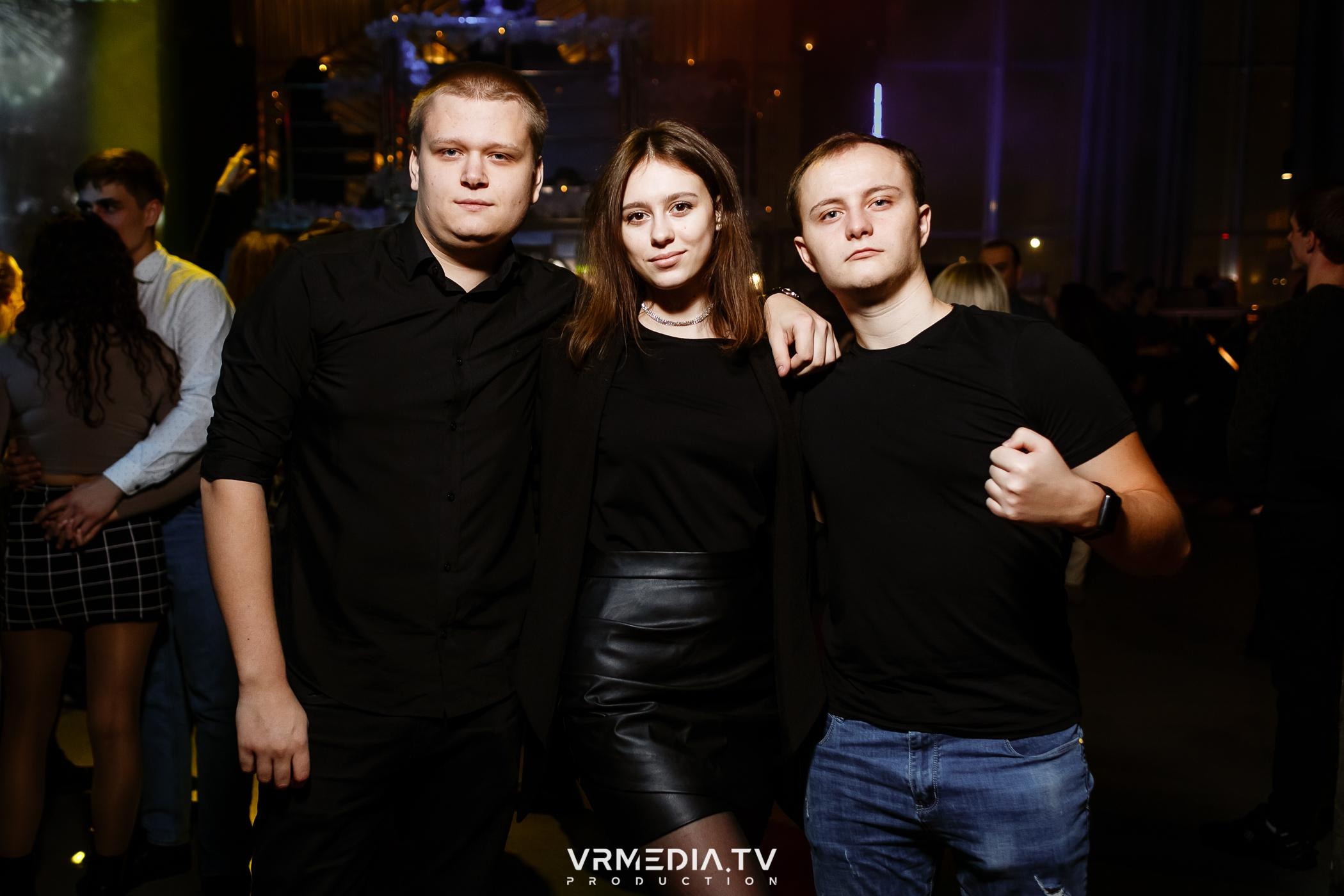 Выходные в баре «DOSKI»