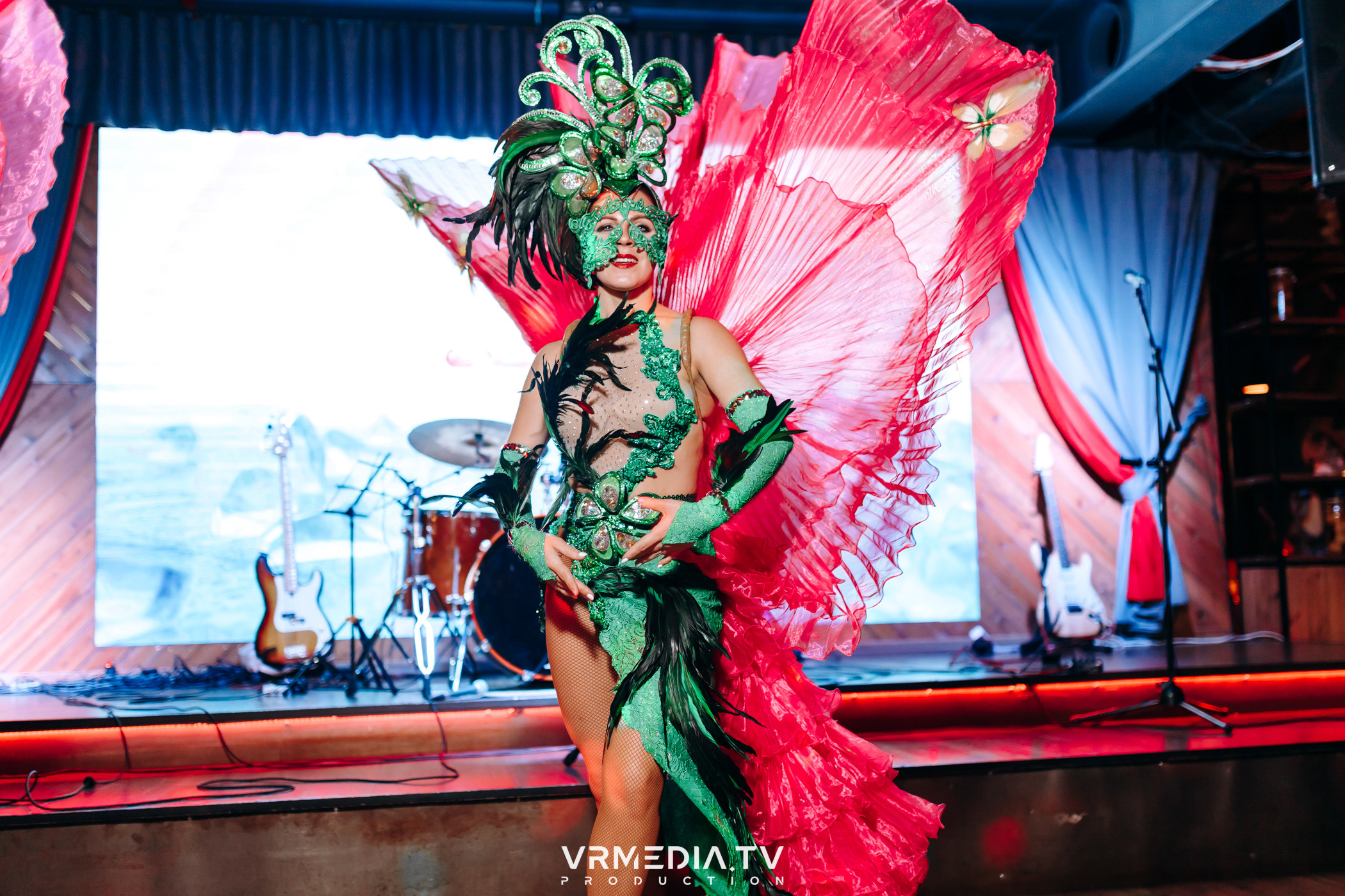 Жаркий новогодний корпоратив в гриль-баре «Жара»