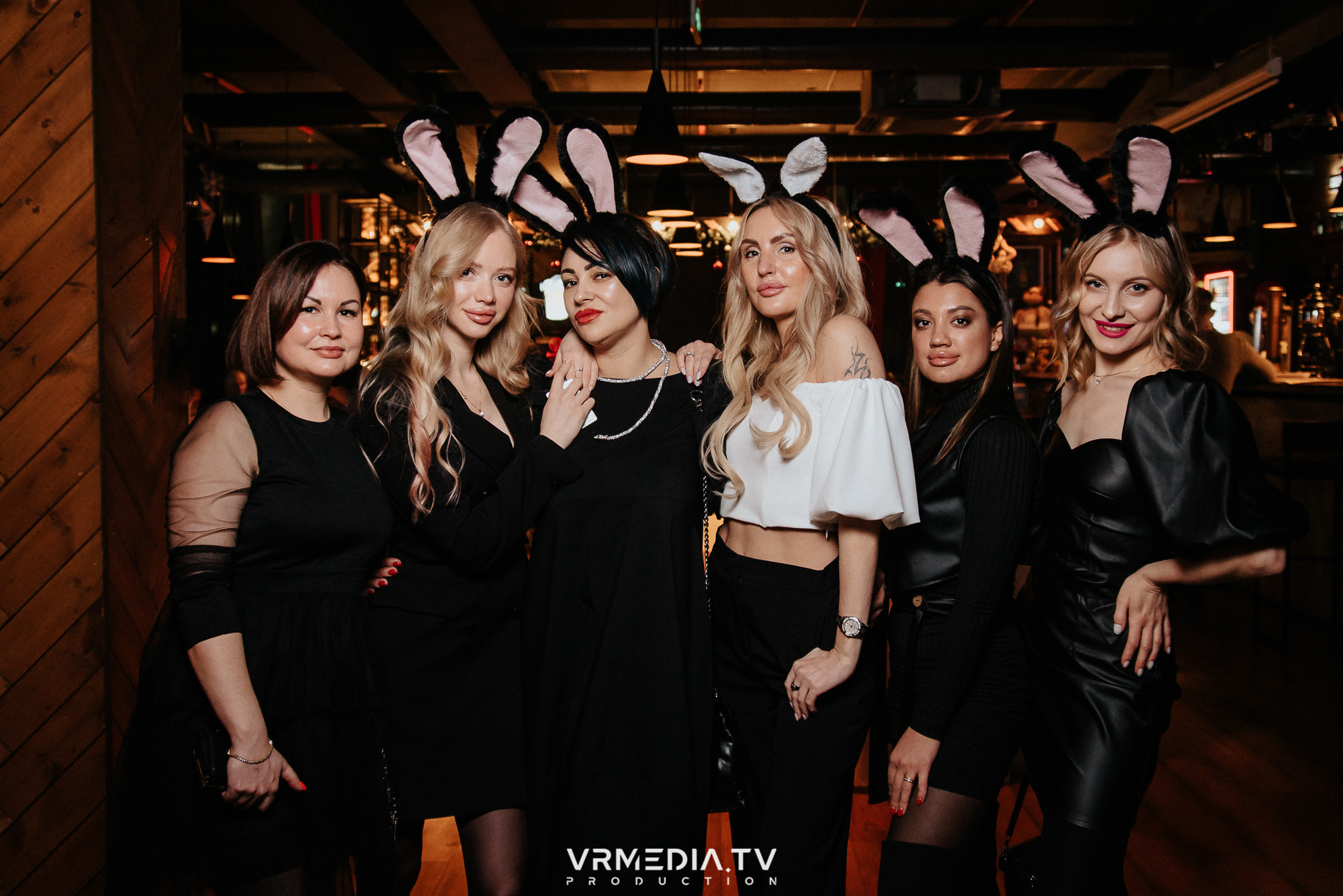 Жаркий новогодний корпоратив в гриль-баре «Жара»