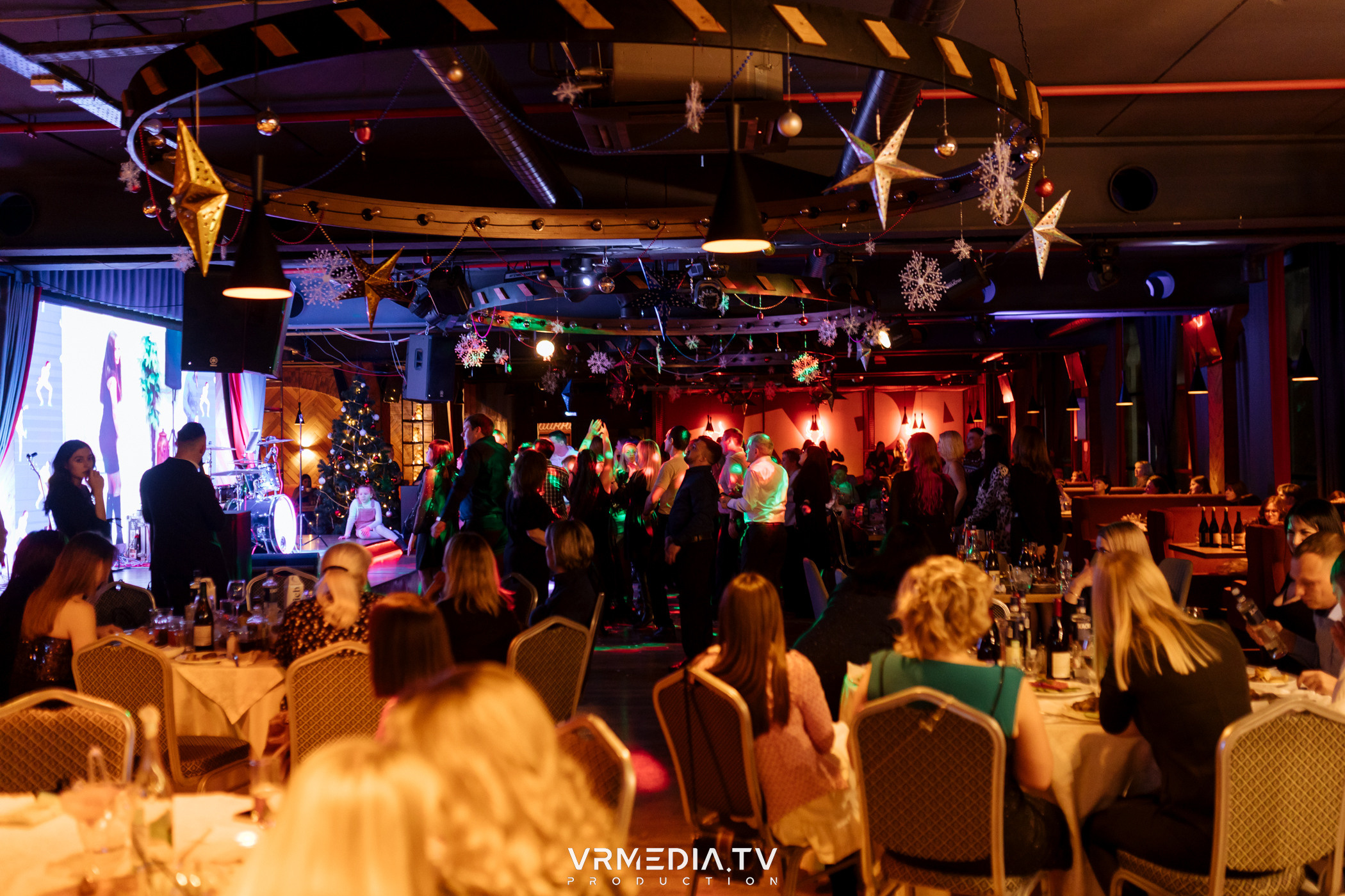 Жаркий новогодний корпоратив в гриль-баре «Жара»