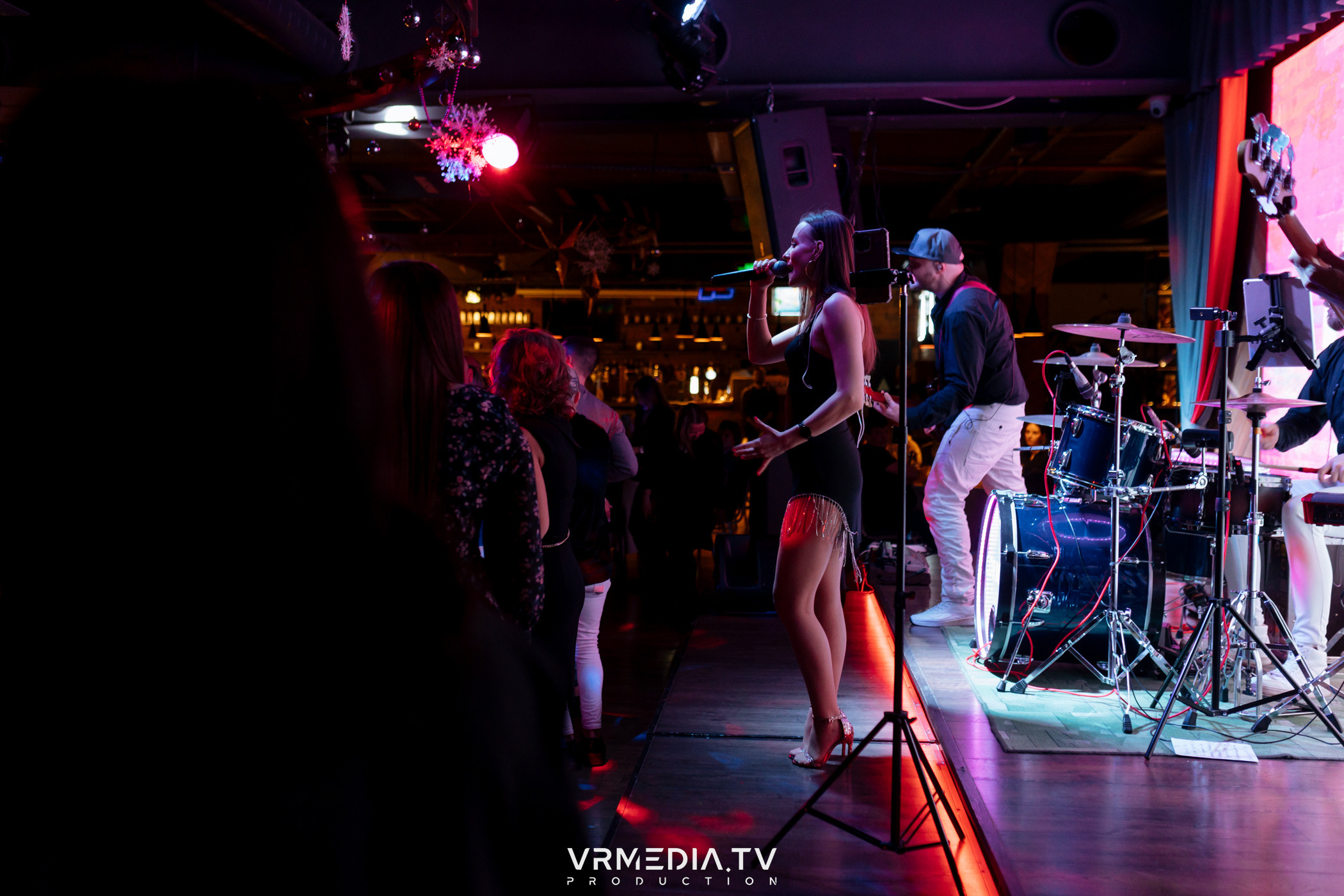 Жаркий новогодний корпоратив в гриль-баре «Жара»