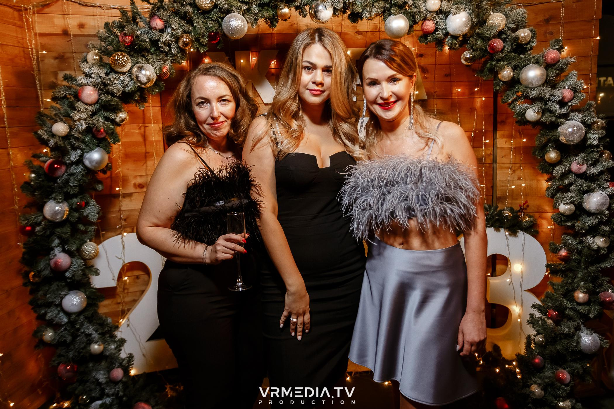 Жаркий новогодний корпоратив в гриль-баре «Жара»