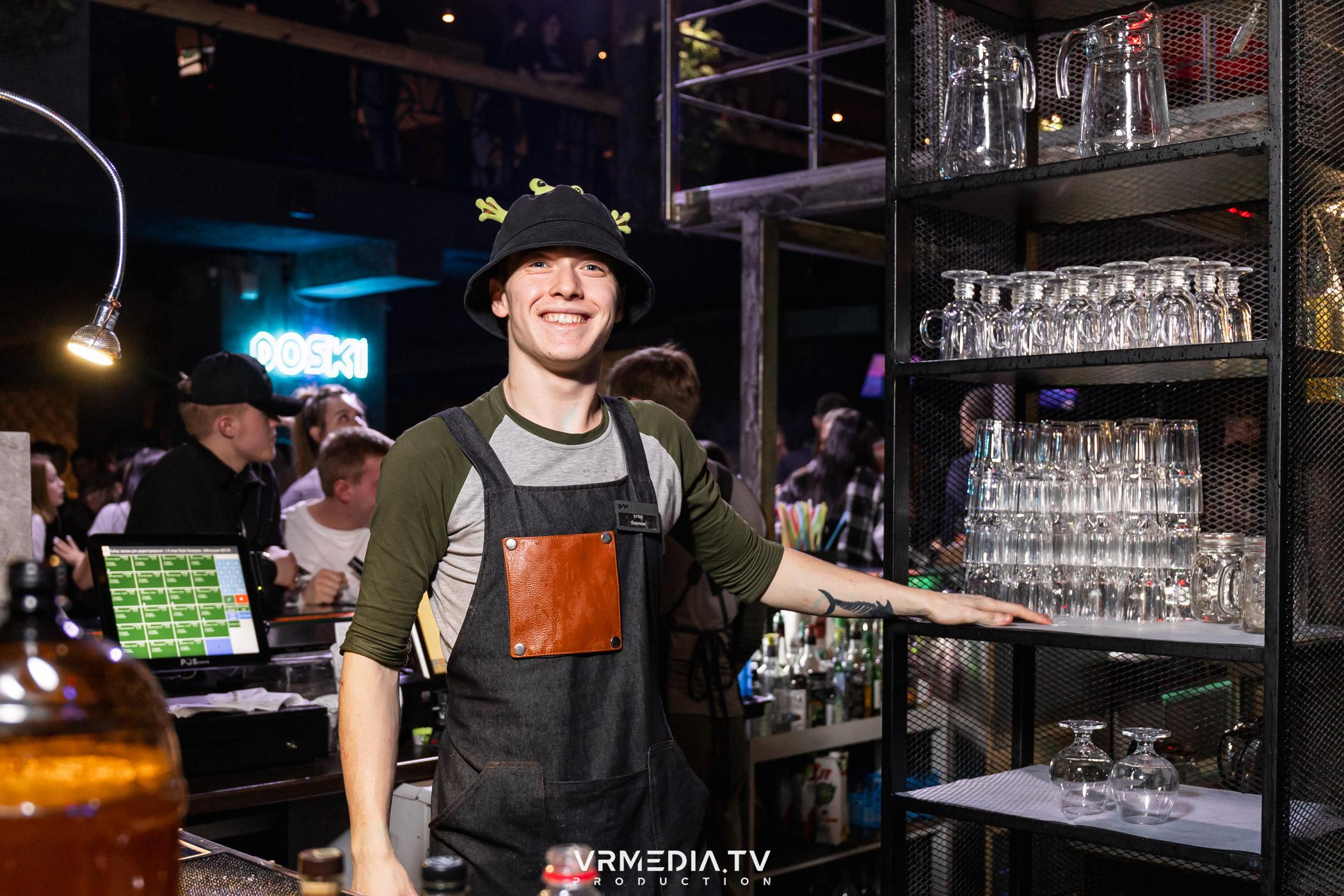 Выходные в баре «DOSKI»