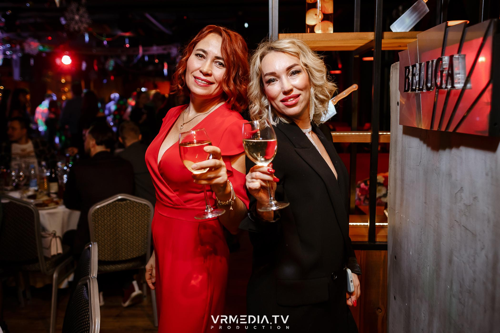 Жаркий новогодний корпоратив в гриль-баре «Жара»