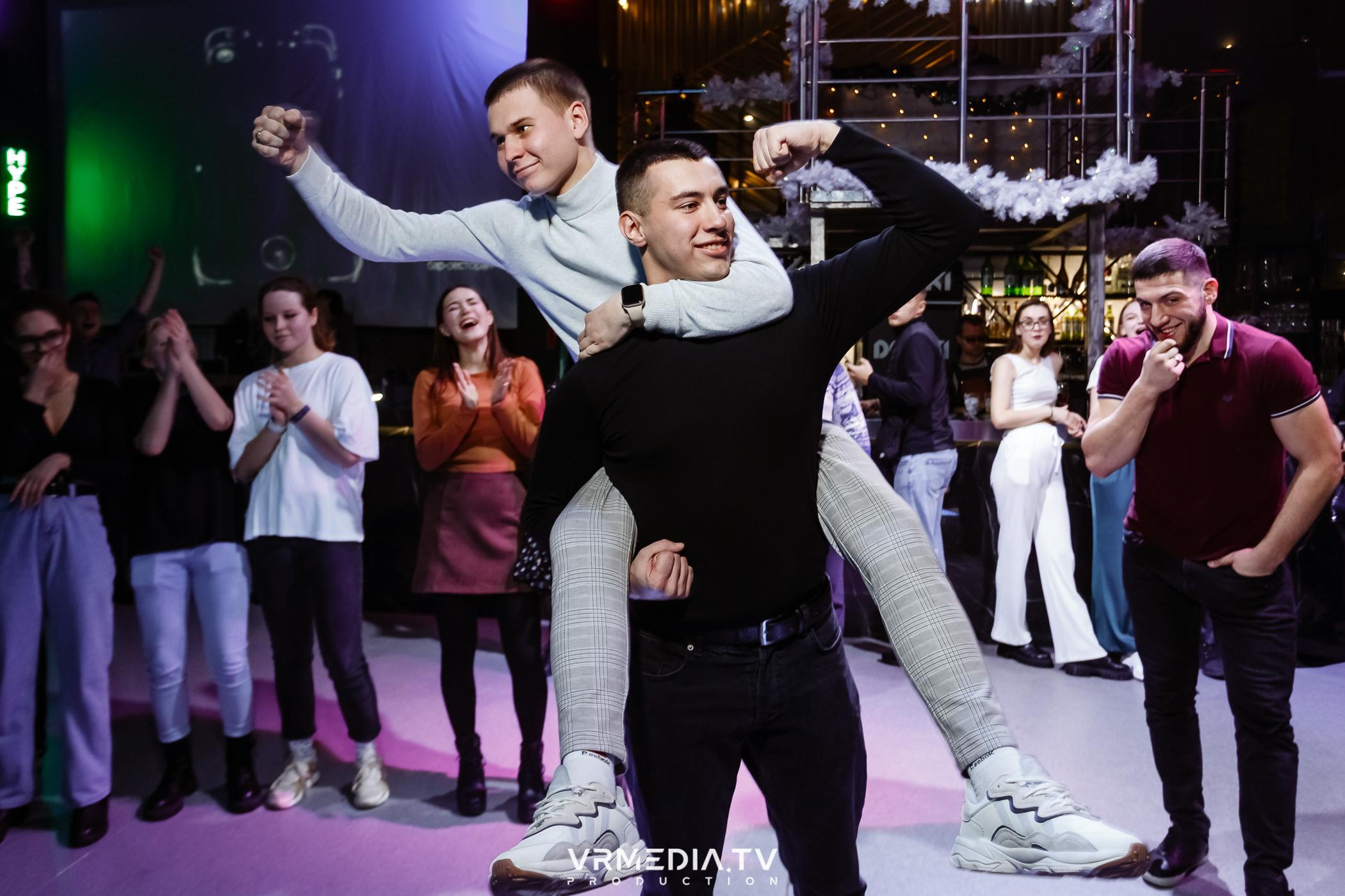 Выходные в баре «DOSKI»