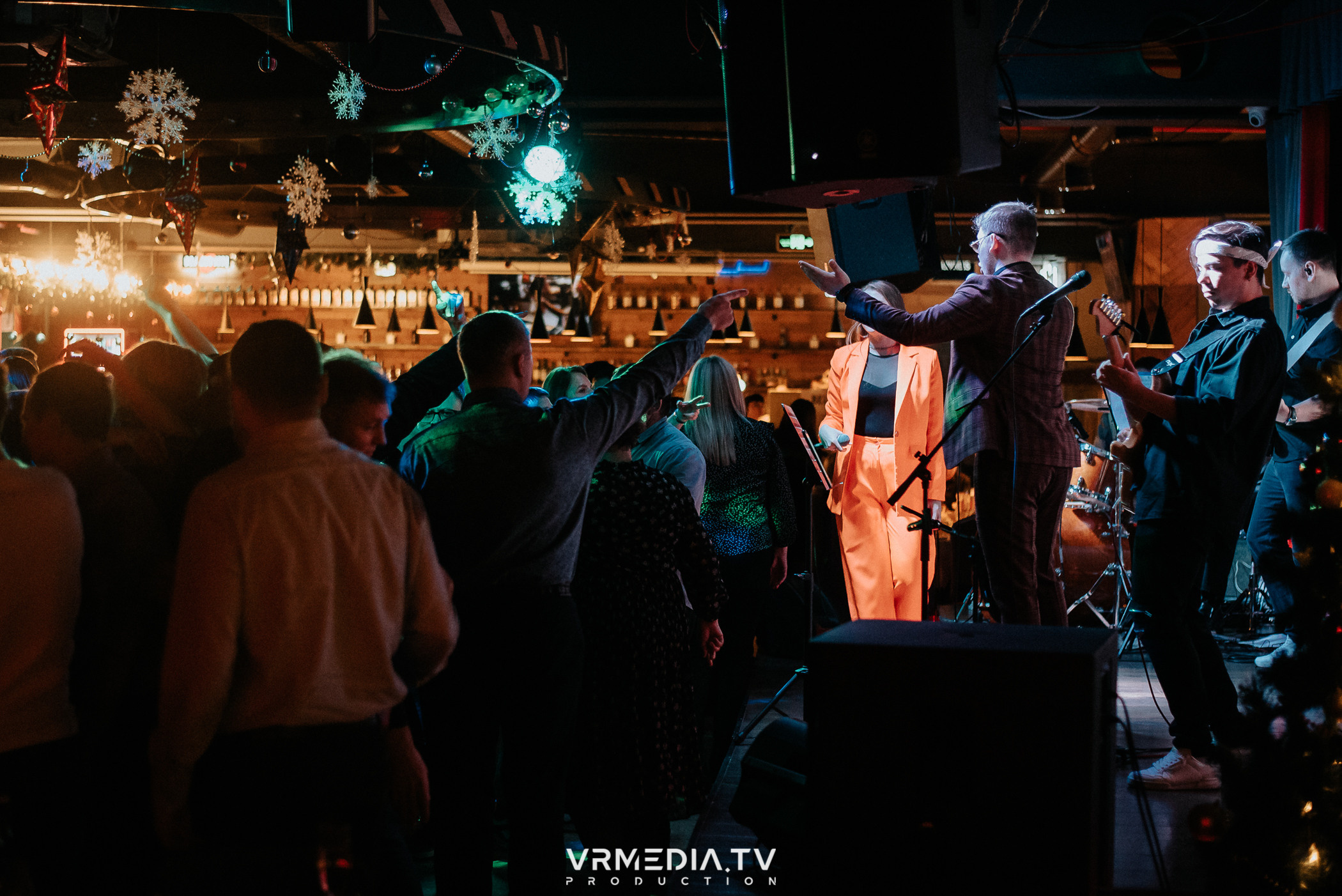 Жаркий новогодний корпоратив в гриль-баре «Жара»