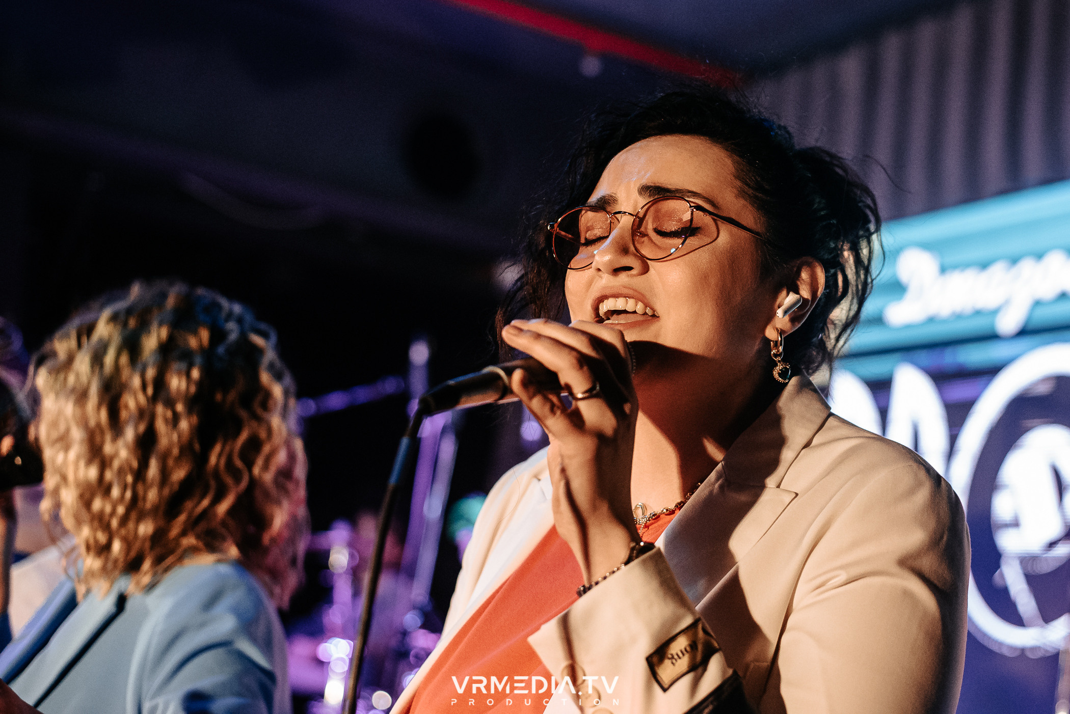 Джазовая среда: BBQueen: Переменная облачность