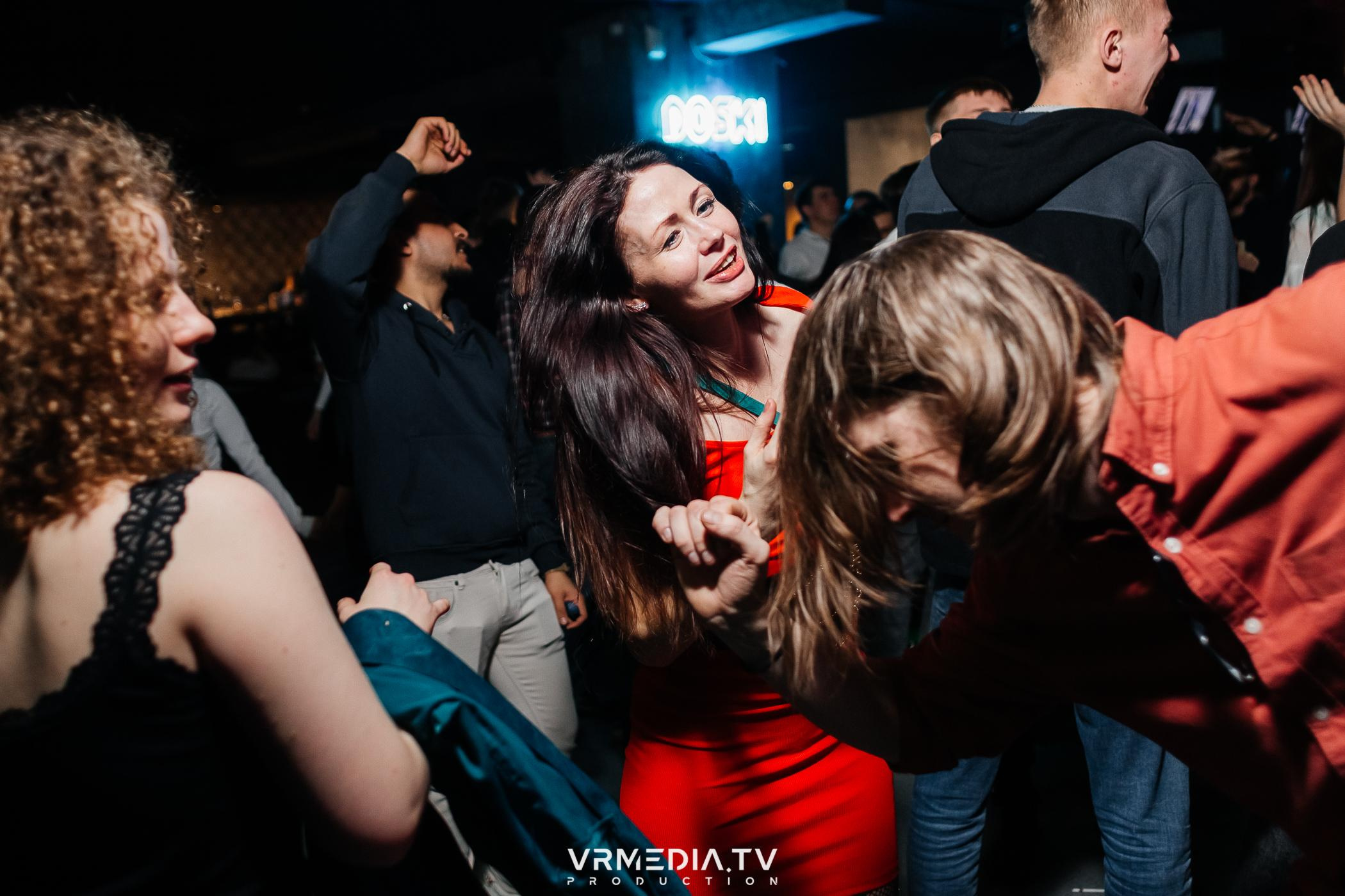 Выходные в баре «DOSKI»