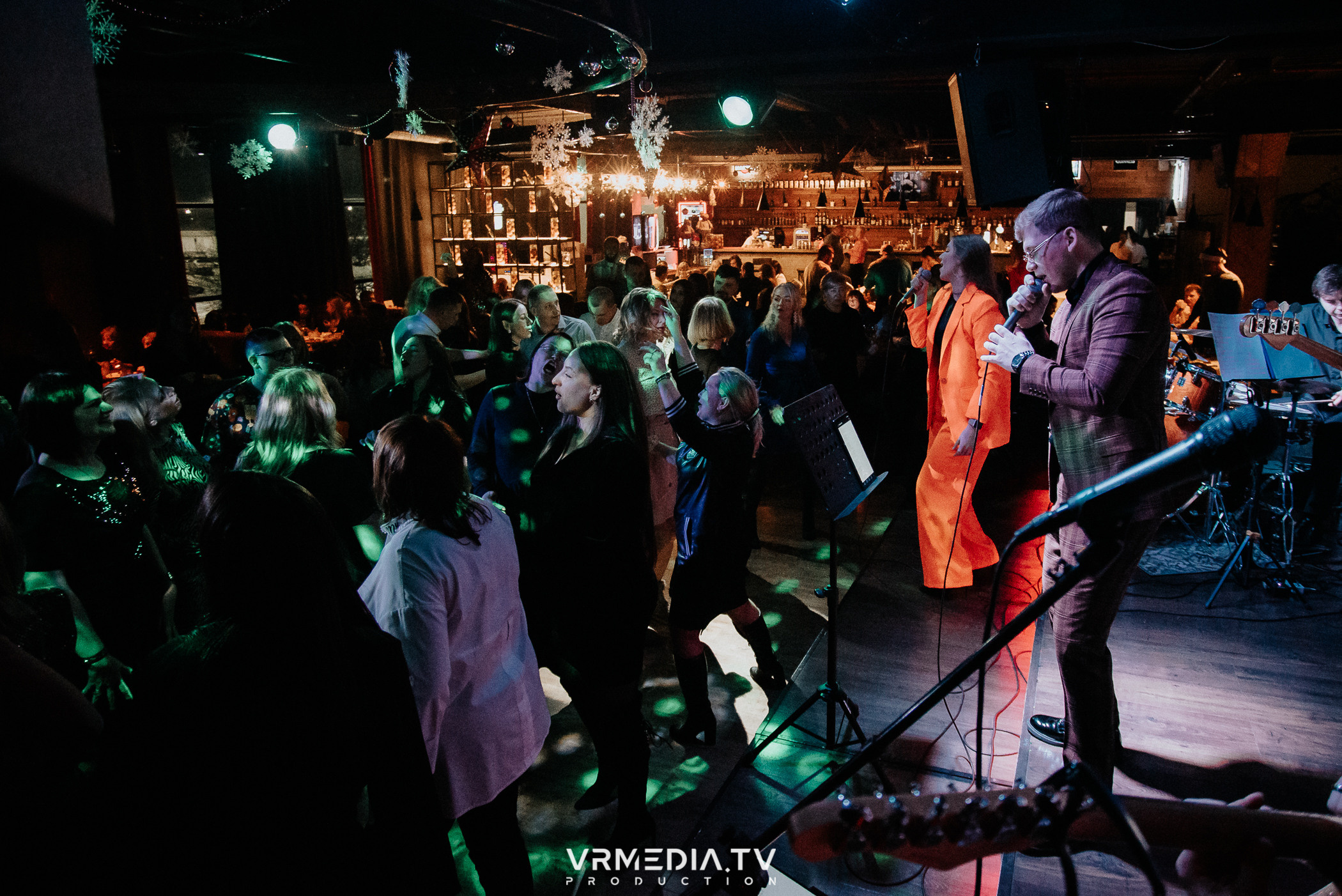 Жаркий новогодний корпоратив в гриль-баре «Жара»