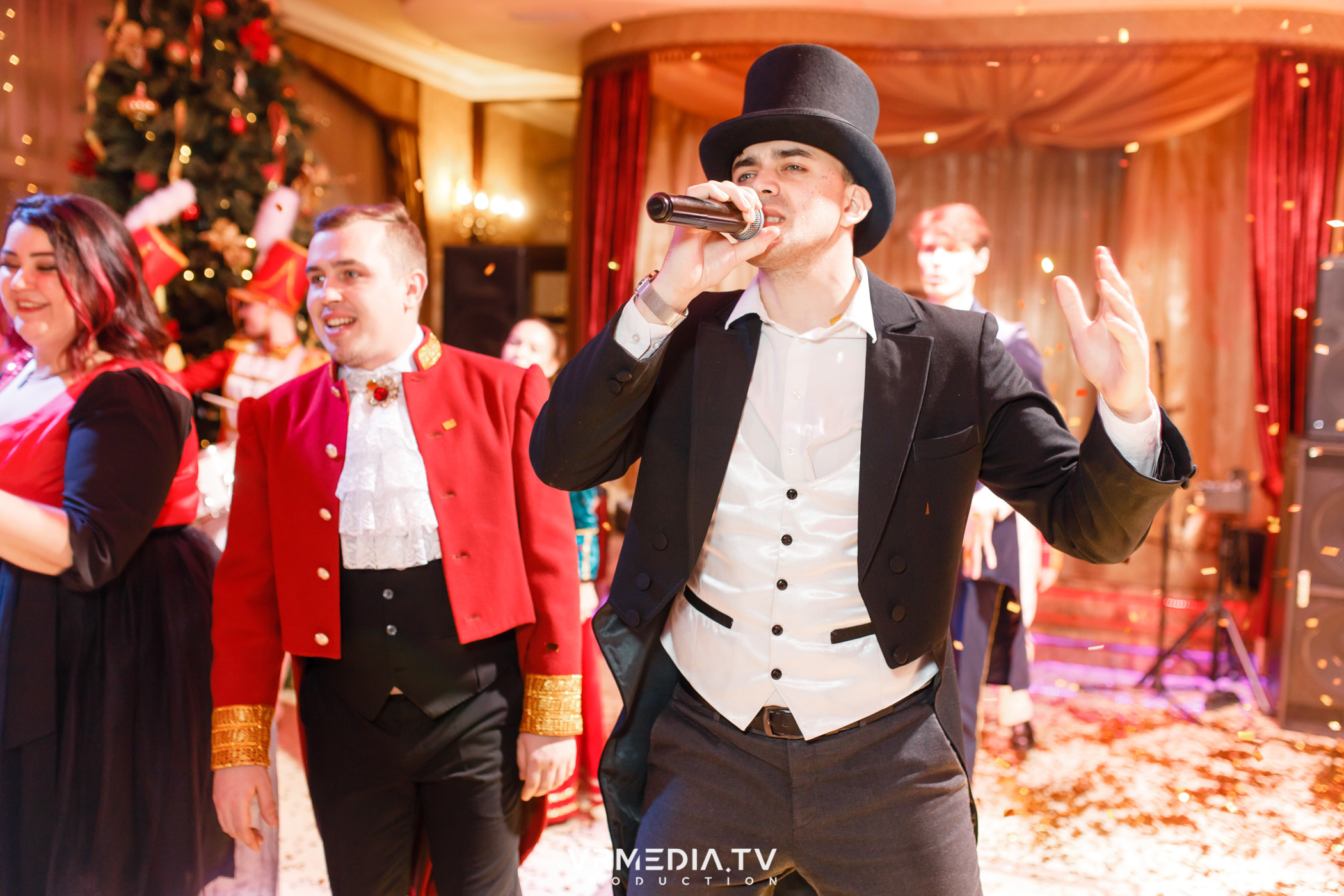 «Новогодний Мюзикл» в ресторане «Лазурный Берег»