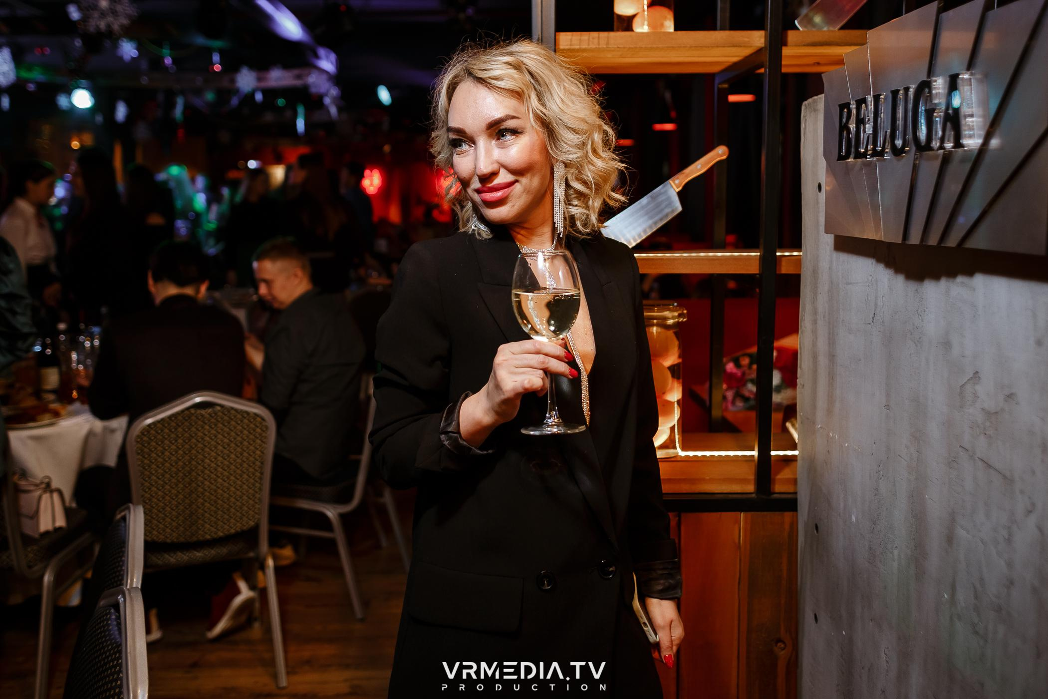 Жаркий новогодний корпоратив в гриль-баре «Жара»