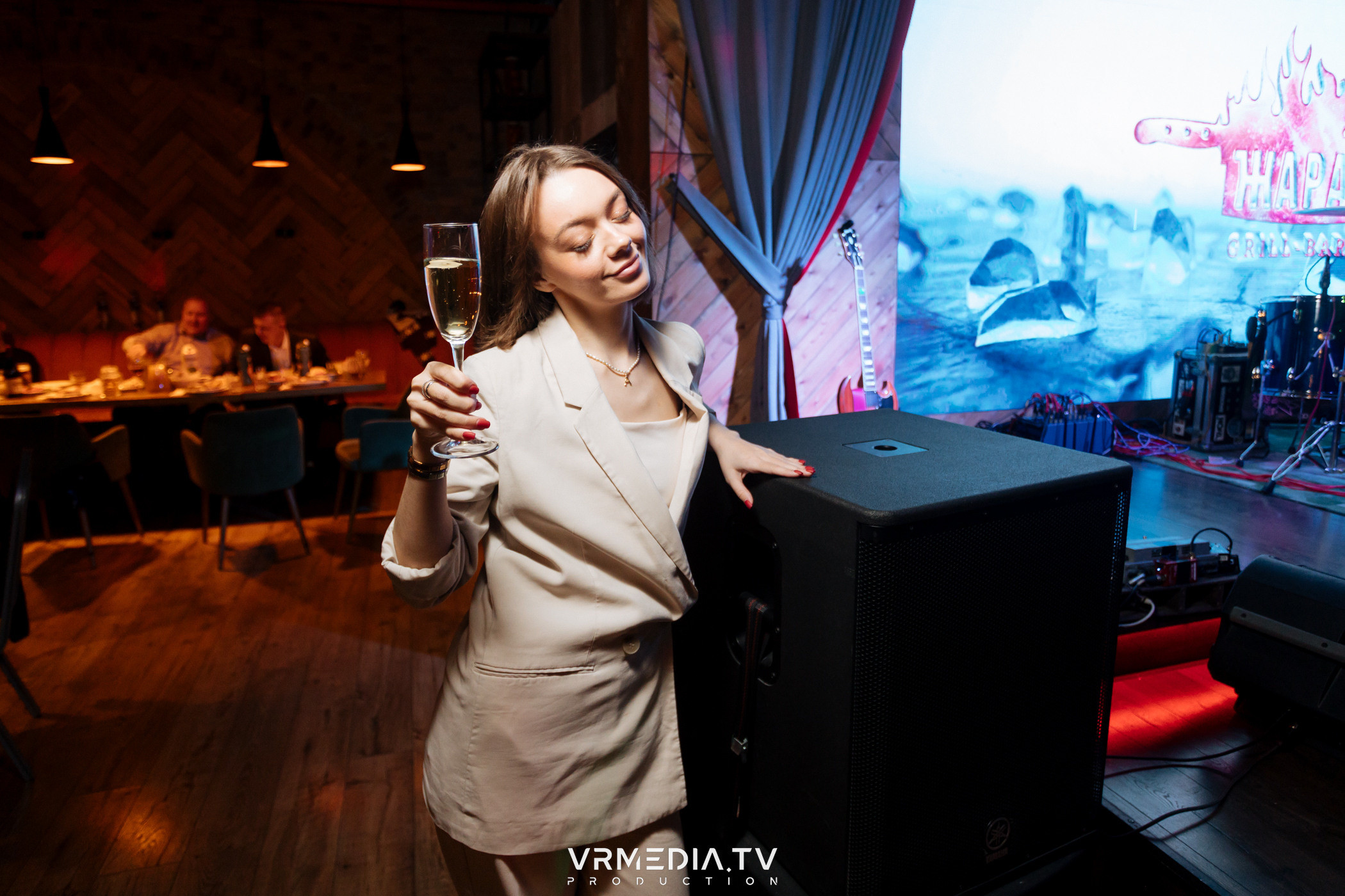 Жаркий новогодний корпоратив в гриль-баре «Жара»