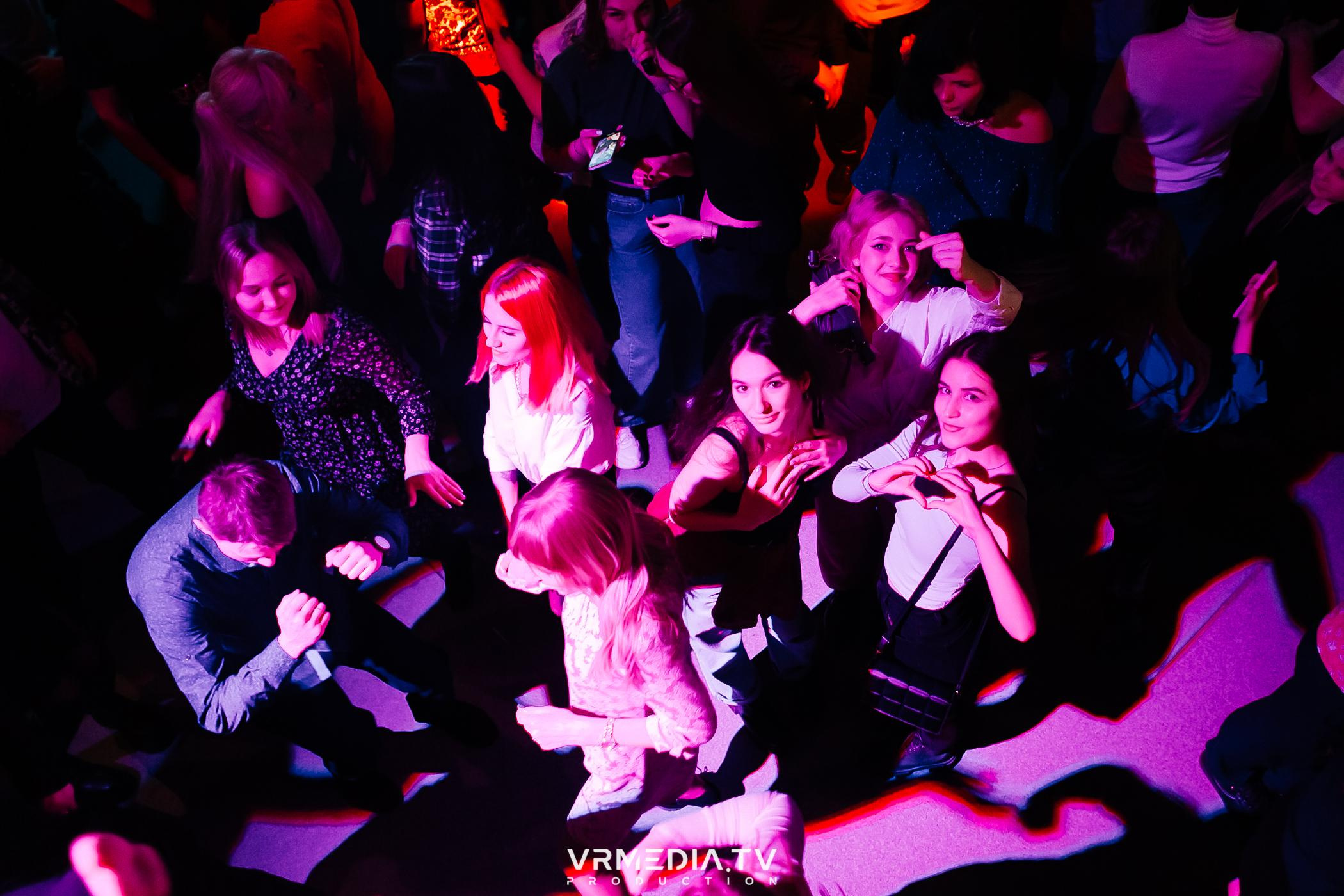 Выходные в баре «DOSKI»