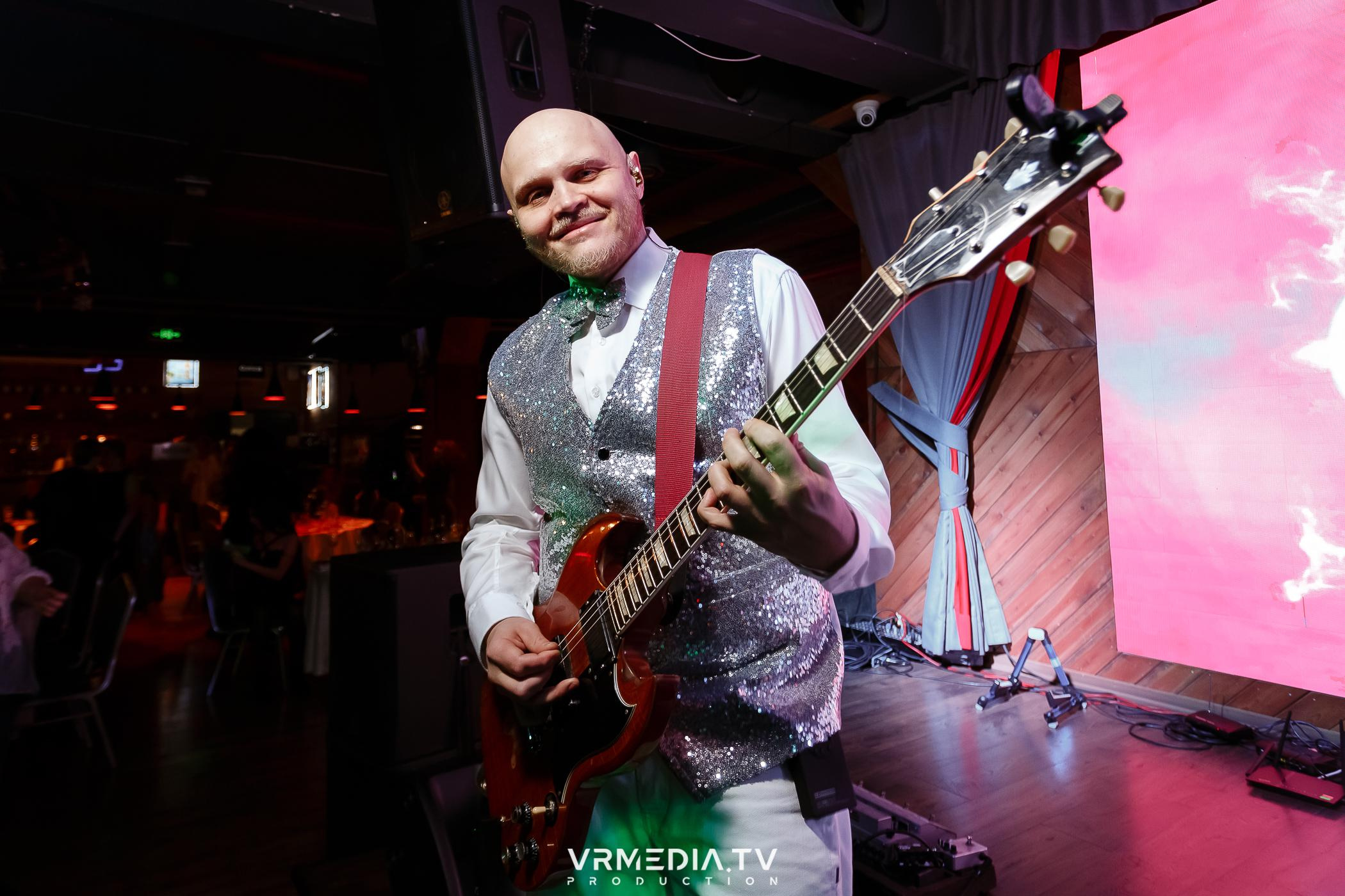 Жаркий новогодний корпоратив в гриль-баре «Жара»