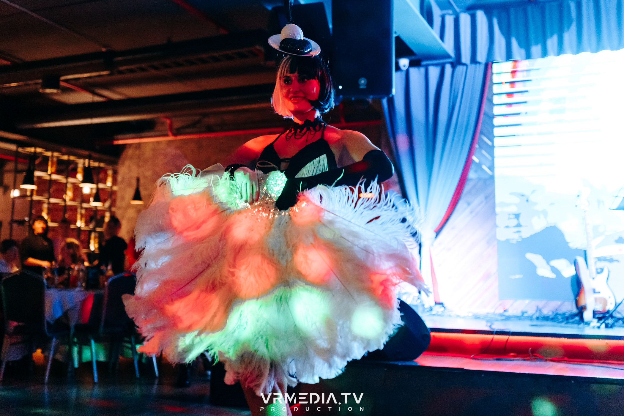 Жаркий новогодний корпоратив в гриль-баре «Жара»