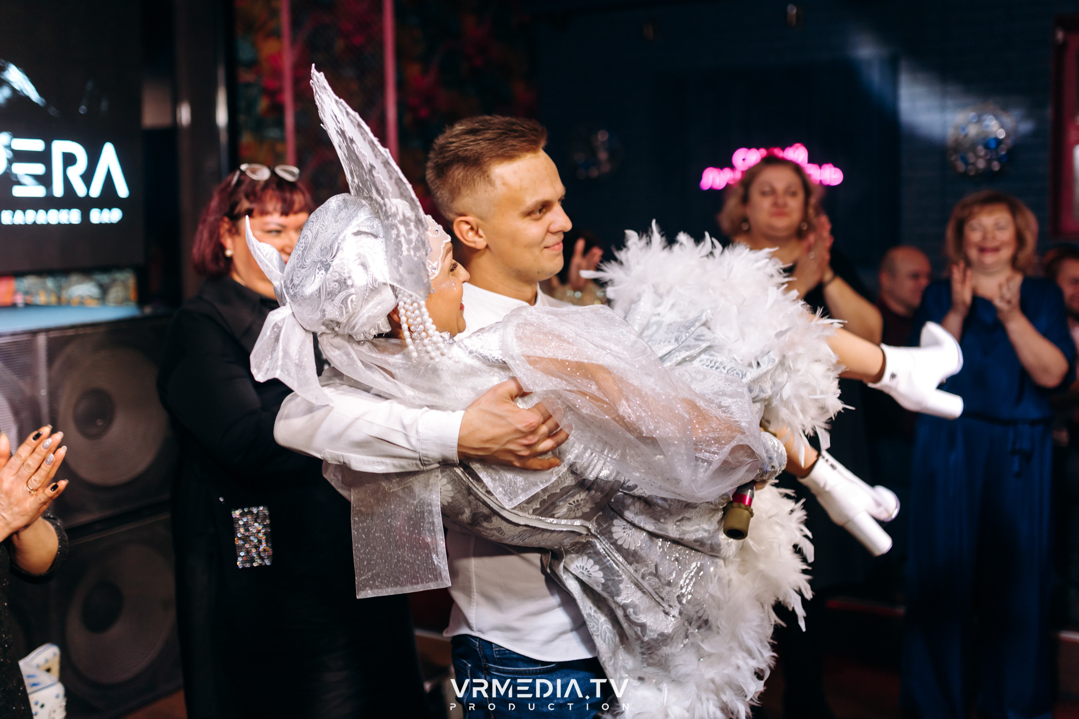 Новогодние корпоративы в караоке-баре «Опера»