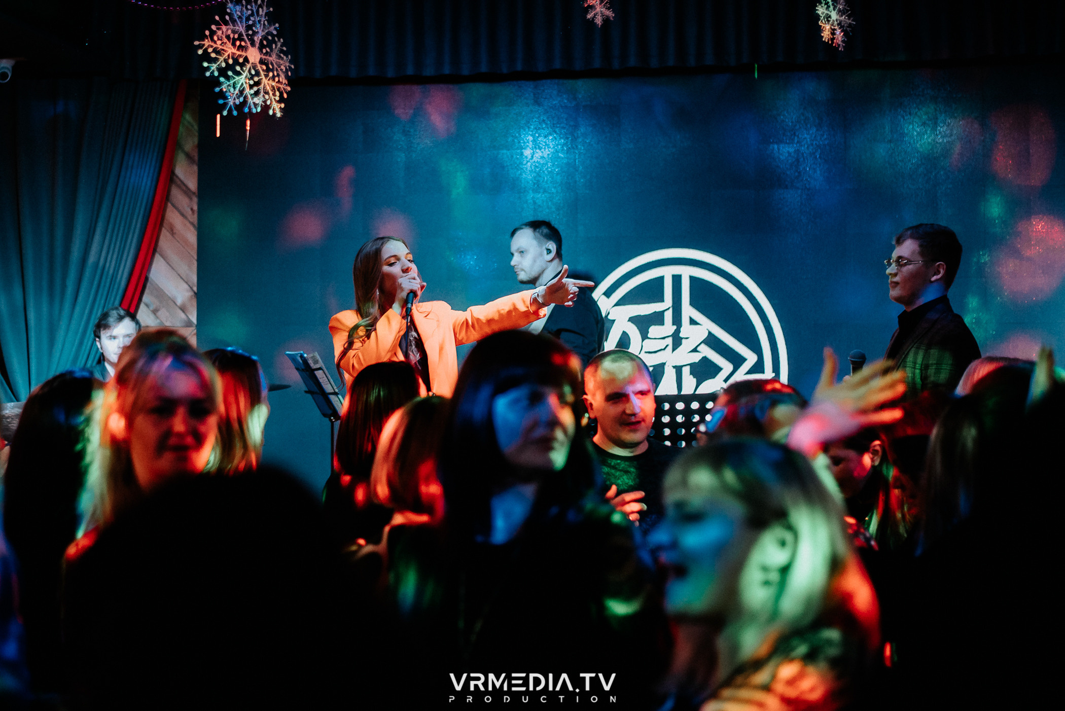 Жаркий новогодний корпоратив в гриль-баре «Жара»