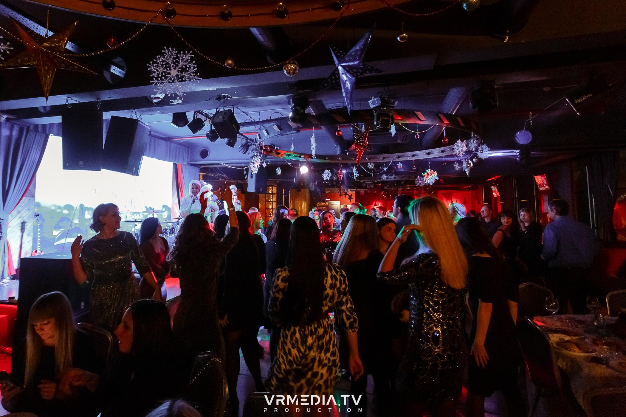 Жаркий новогодний корпоратив в гриль-баре «Жара»