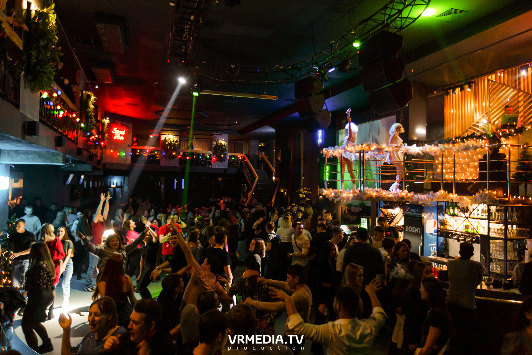 Выходные в баре «DOSKI»