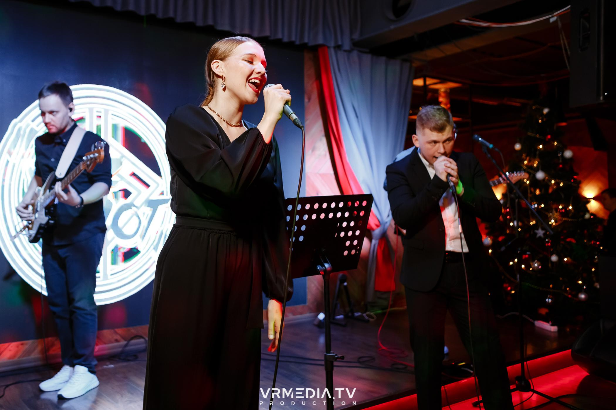 Жаркий новогодний корпоратив в гриль-баре «Жара»