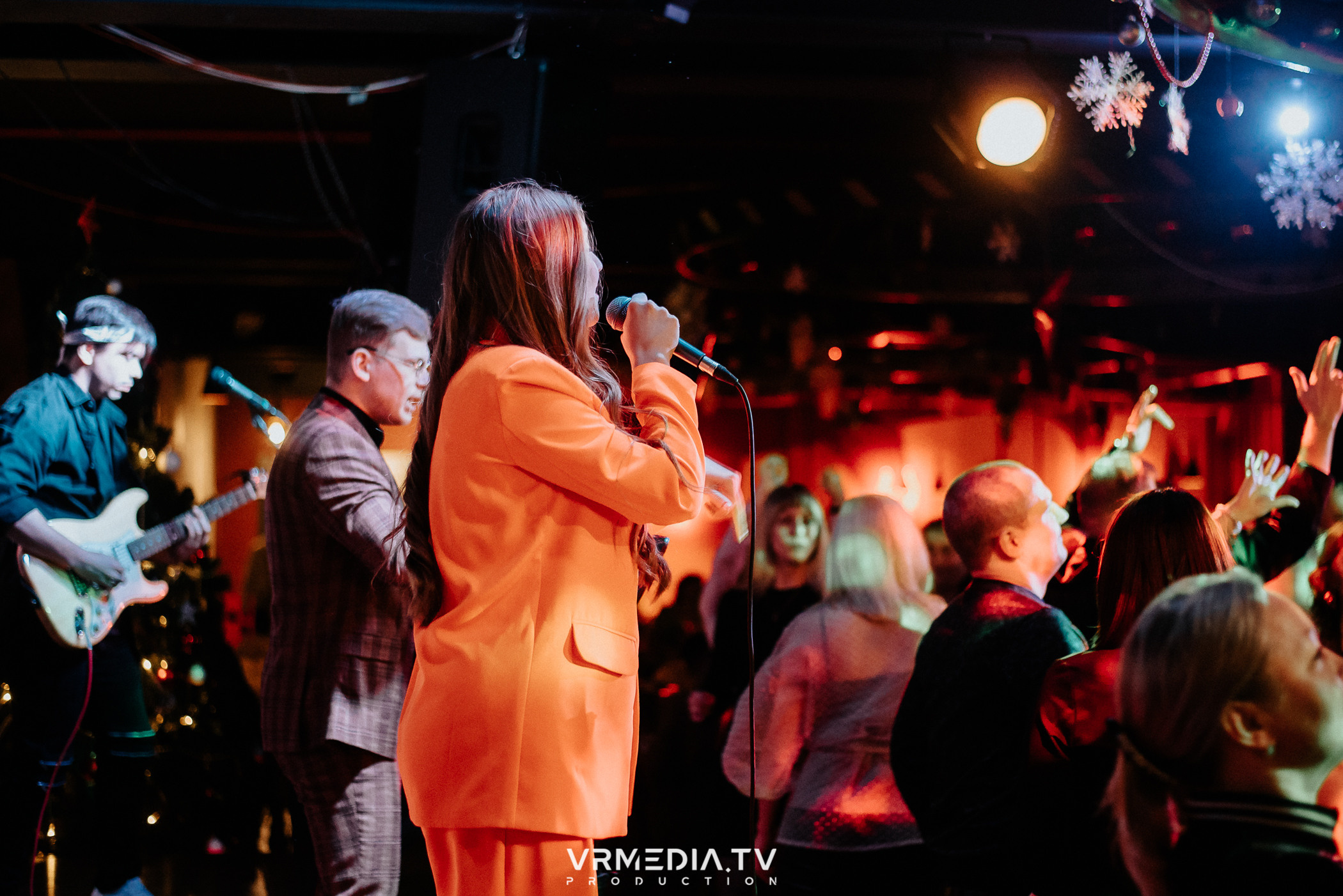 Жаркий новогодний корпоратив в гриль-баре «Жара»