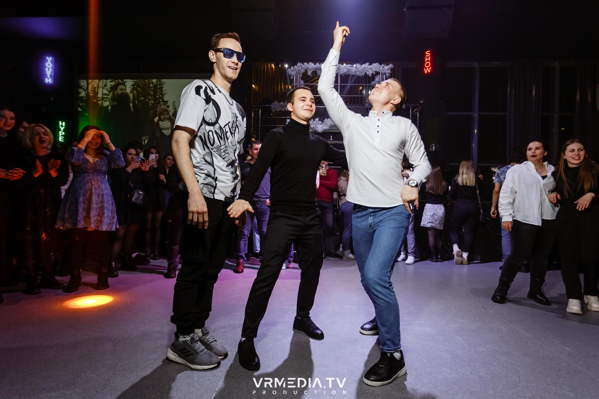 Выходные в баре «DOSKI»