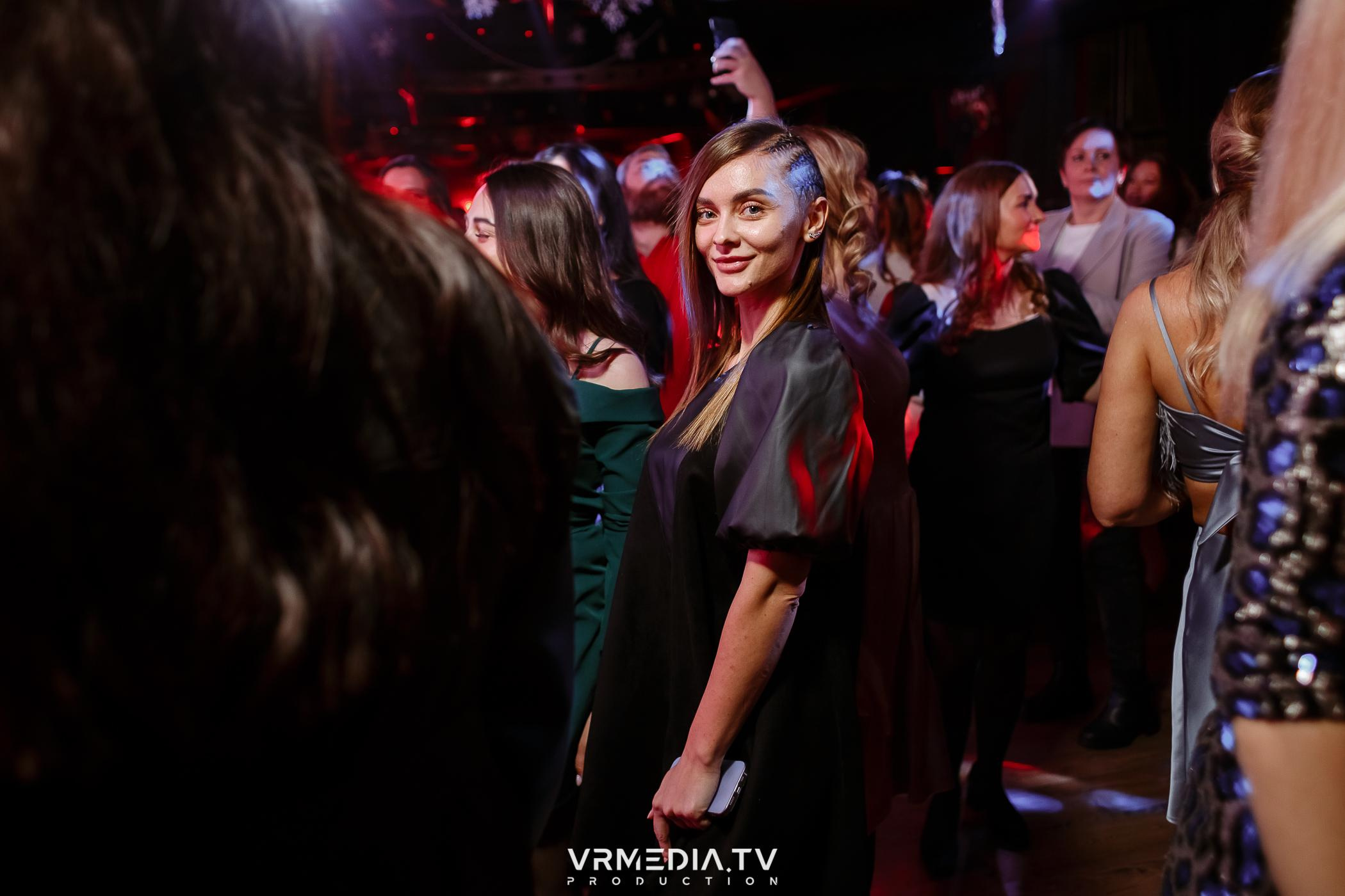 Жаркий новогодний корпоратив в гриль-баре «Жара»