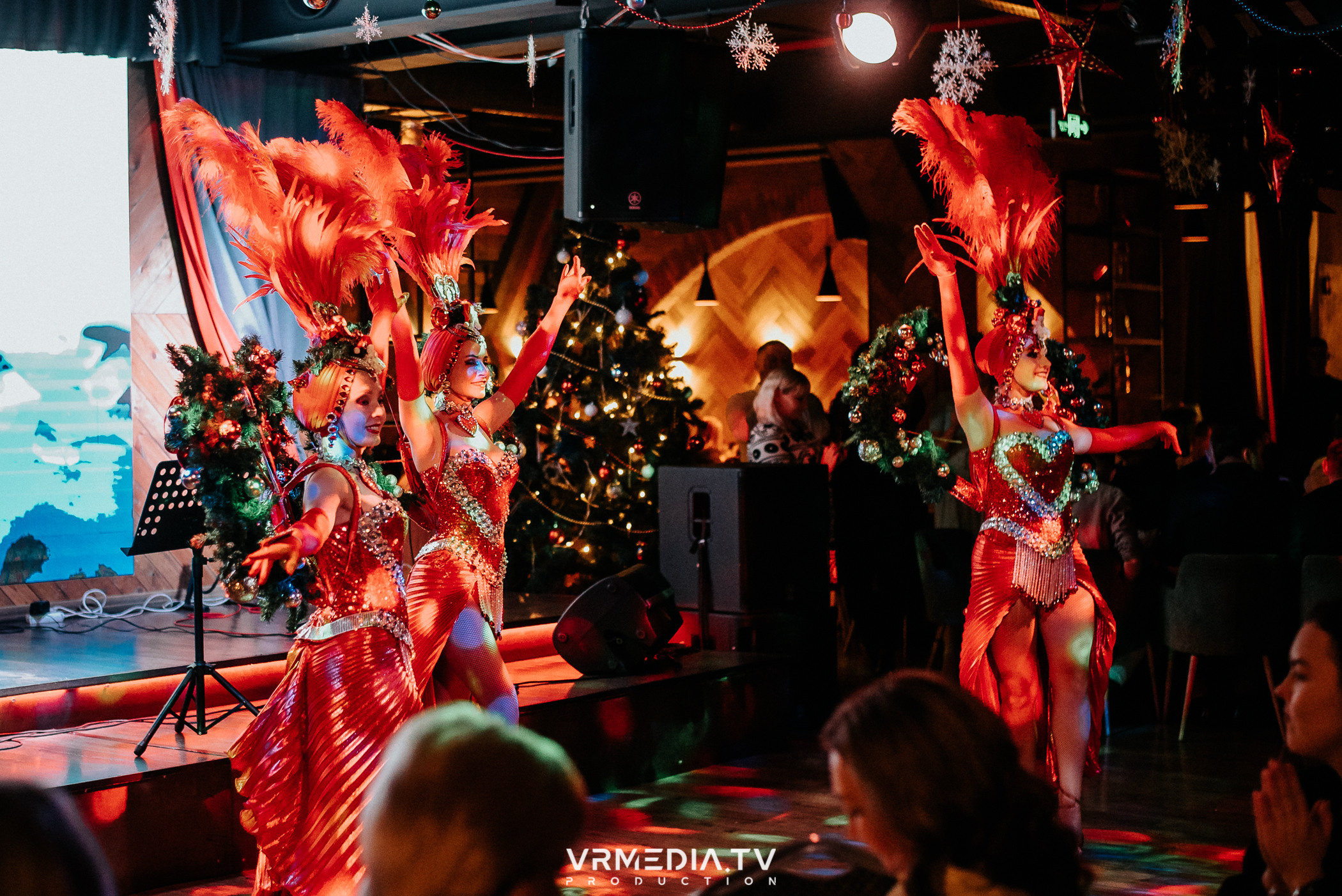 Жаркий новогодний корпоратив в гриль-баре «Жара»