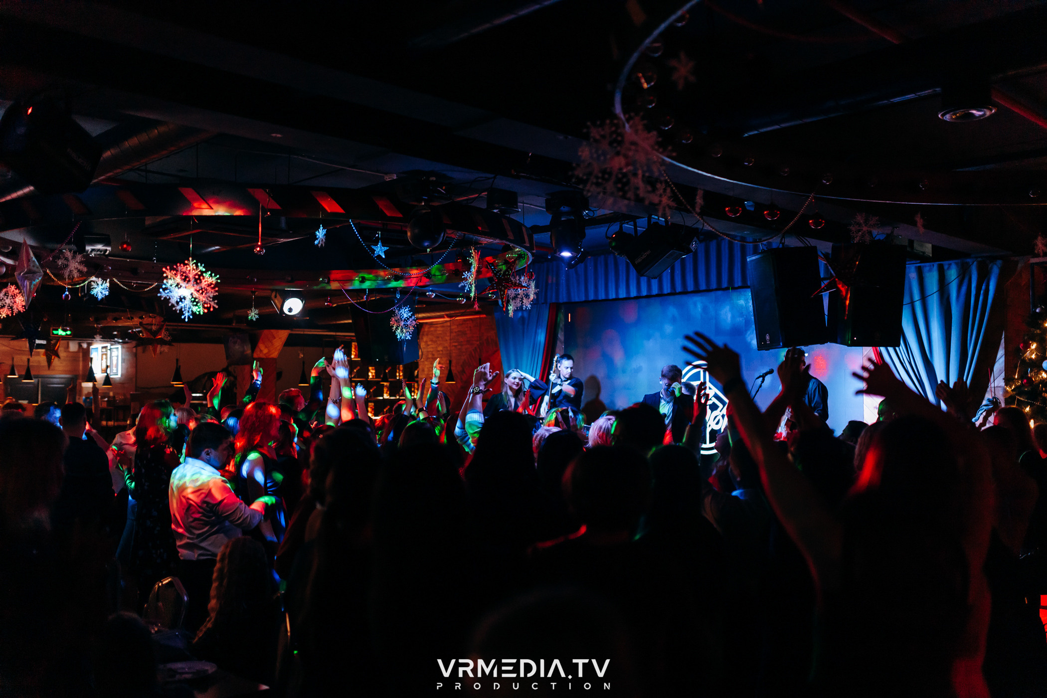 Жаркий новогодний корпоратив в гриль-баре «Жара»