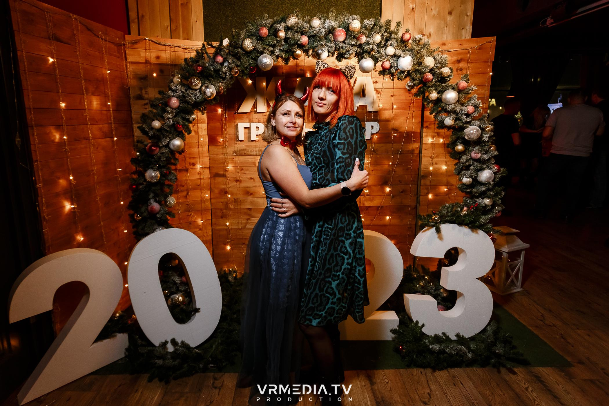 Жаркий новогодний корпоратив в гриль-баре «Жара»