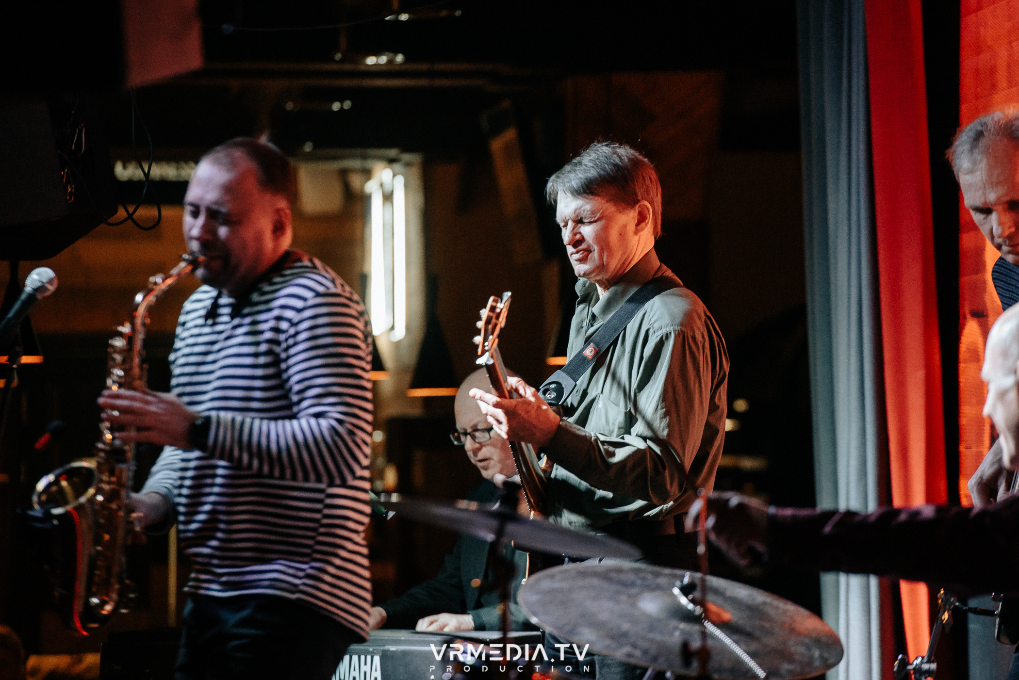 Джазовая среда: Джаз Замечательных Людей (Новосибирск)