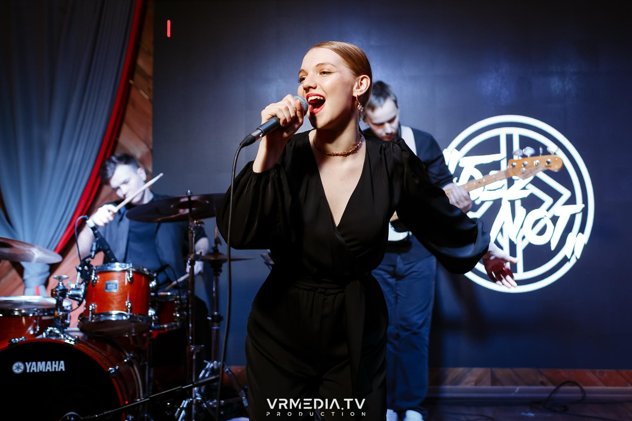 Жаркий новогодний корпоратив в гриль-баре «Жара»