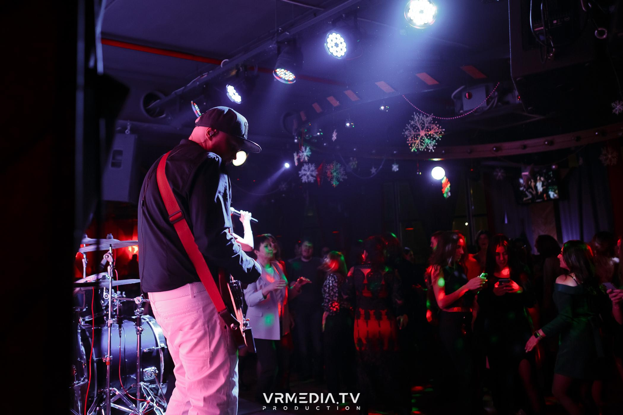 Жаркий новогодний корпоратив в гриль-баре «Жара»