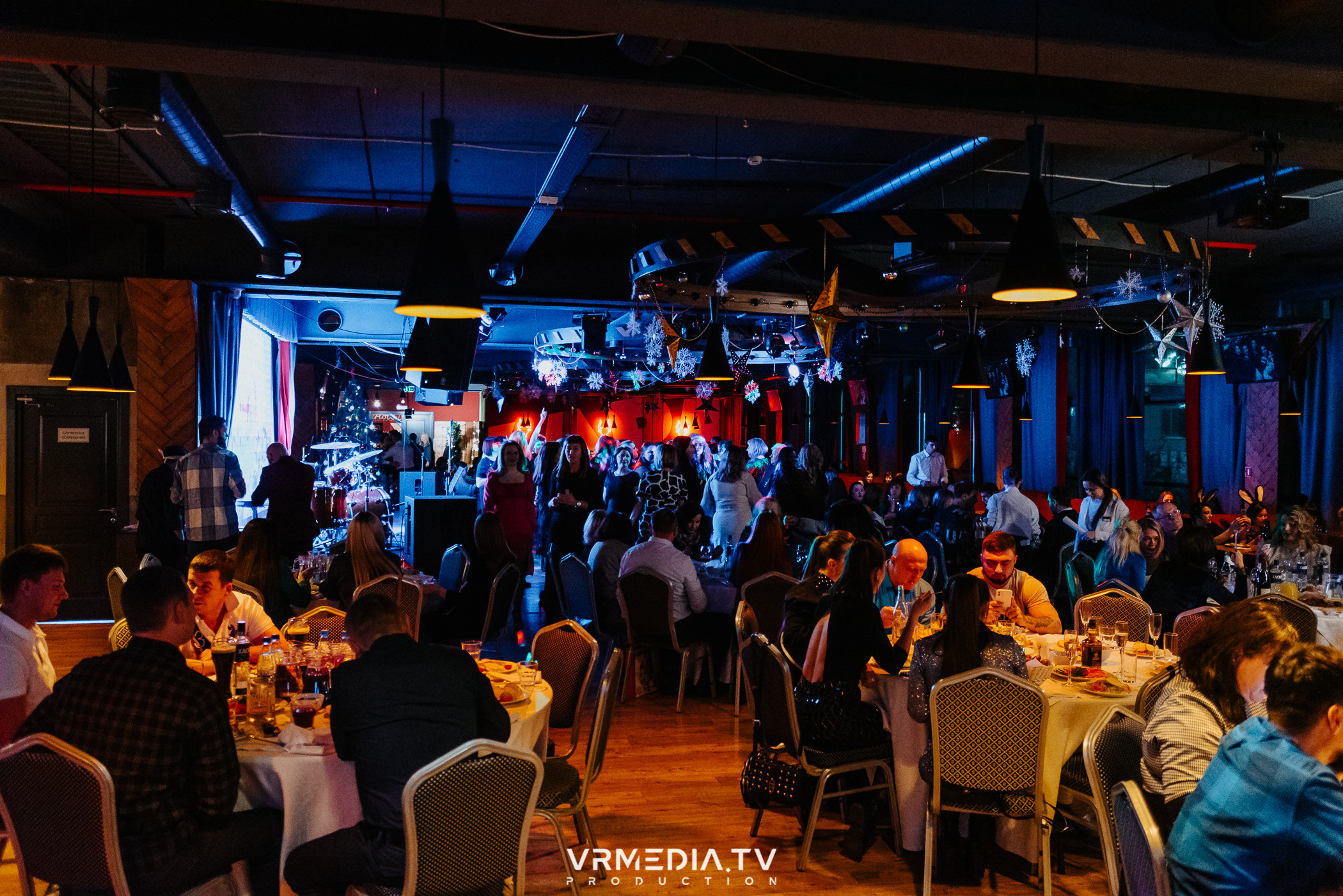 Жаркий новогодний корпоратив в гриль-баре «Жара»