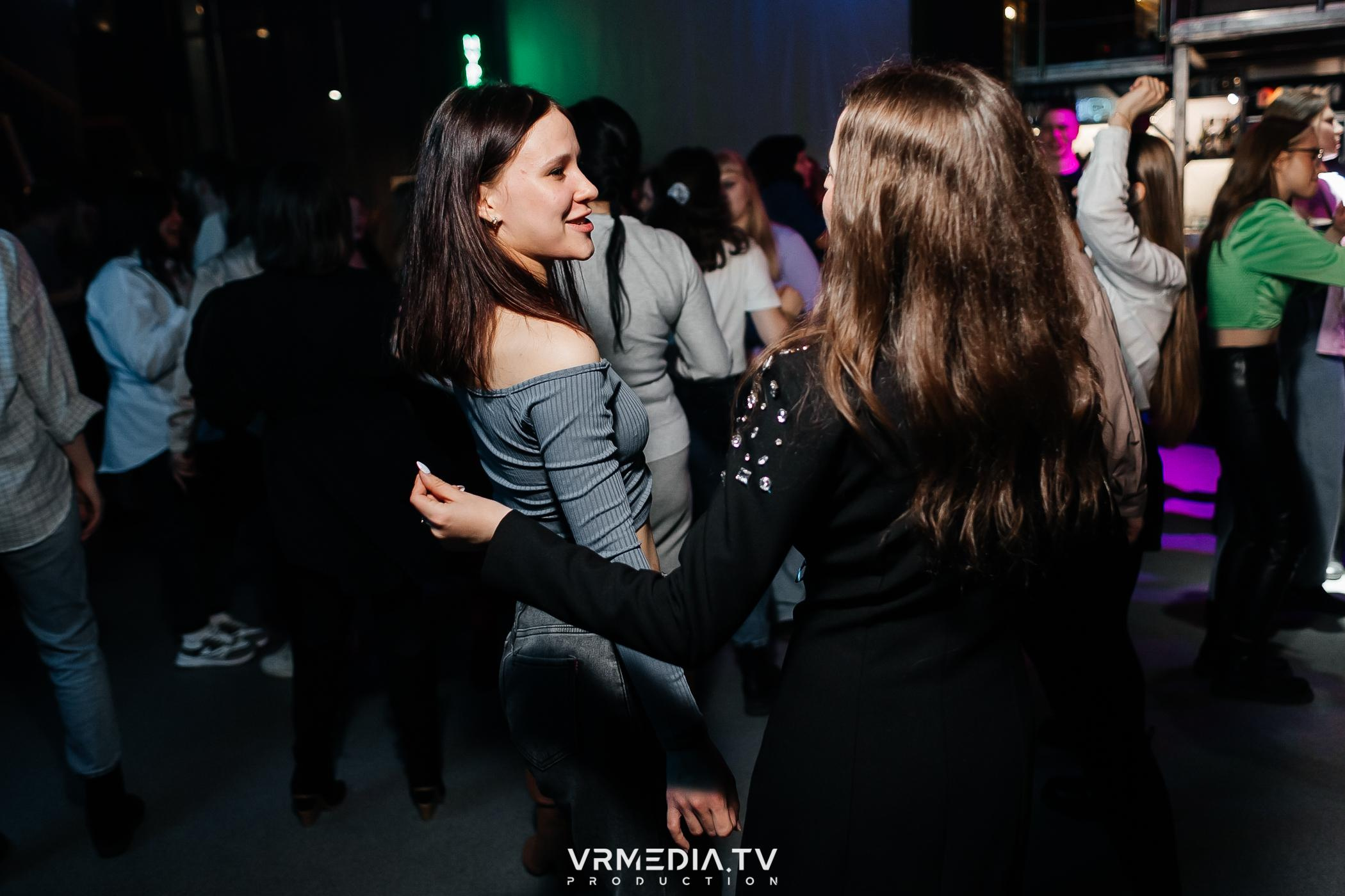 Выходные в баре «DOSKI»