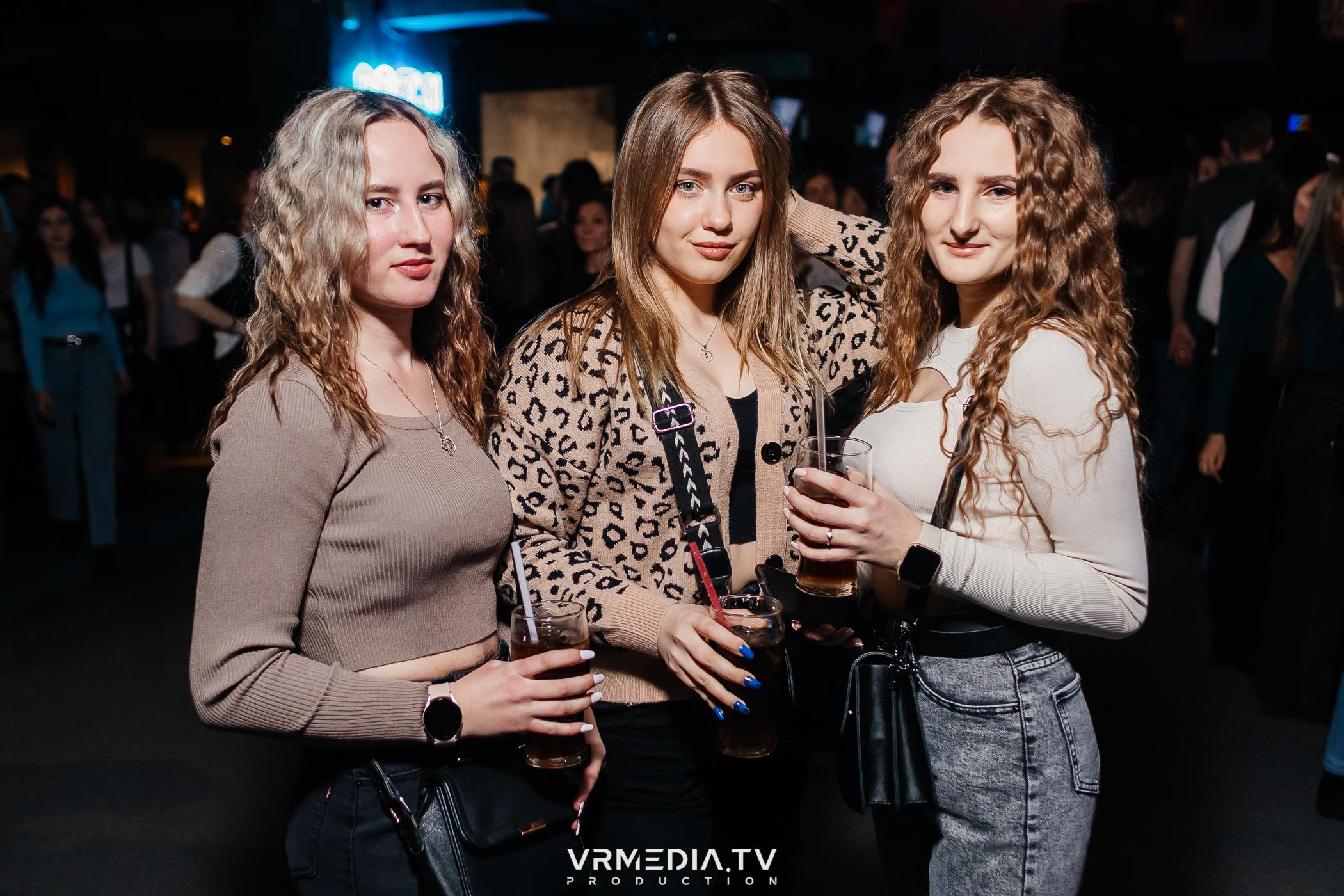 Выходные в баре «DOSKI»