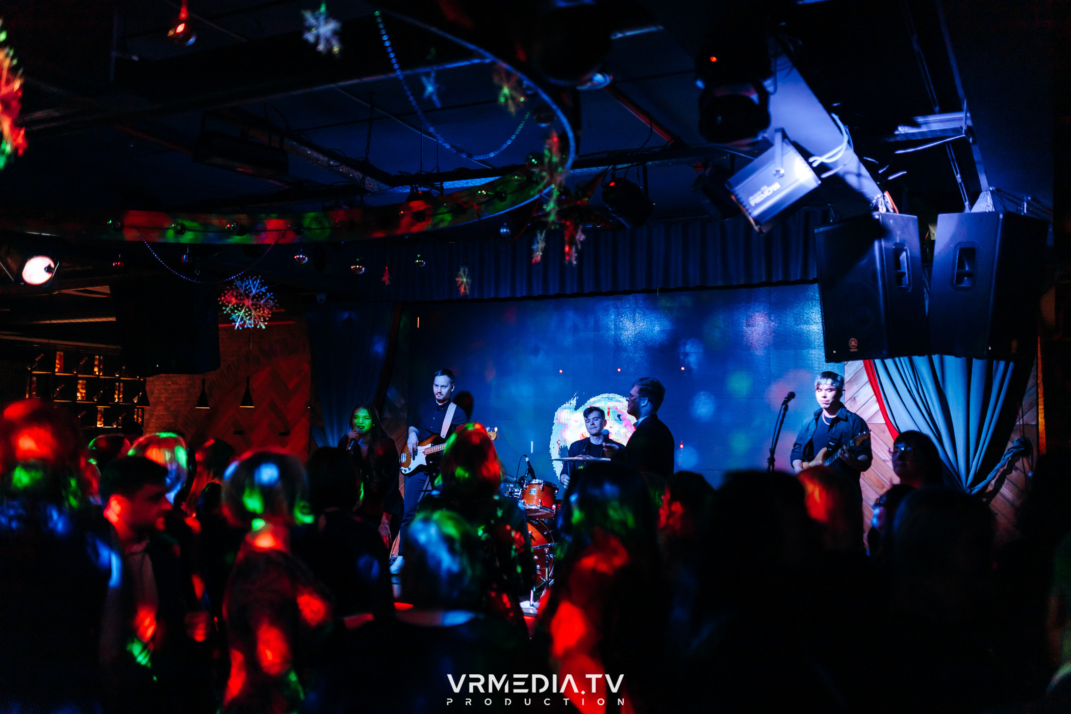 Жаркий новогодний корпоратив в гриль-баре «Жара»