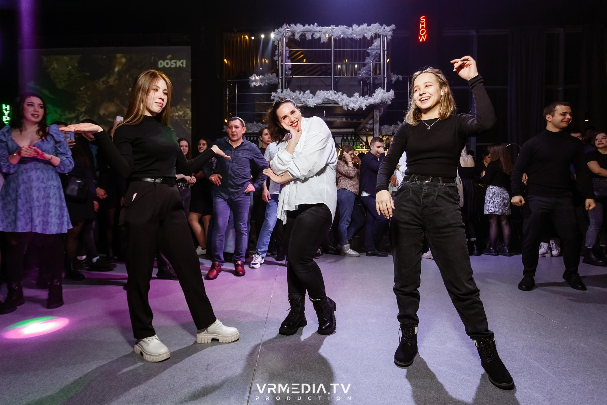 Выходные в баре «DOSKI»