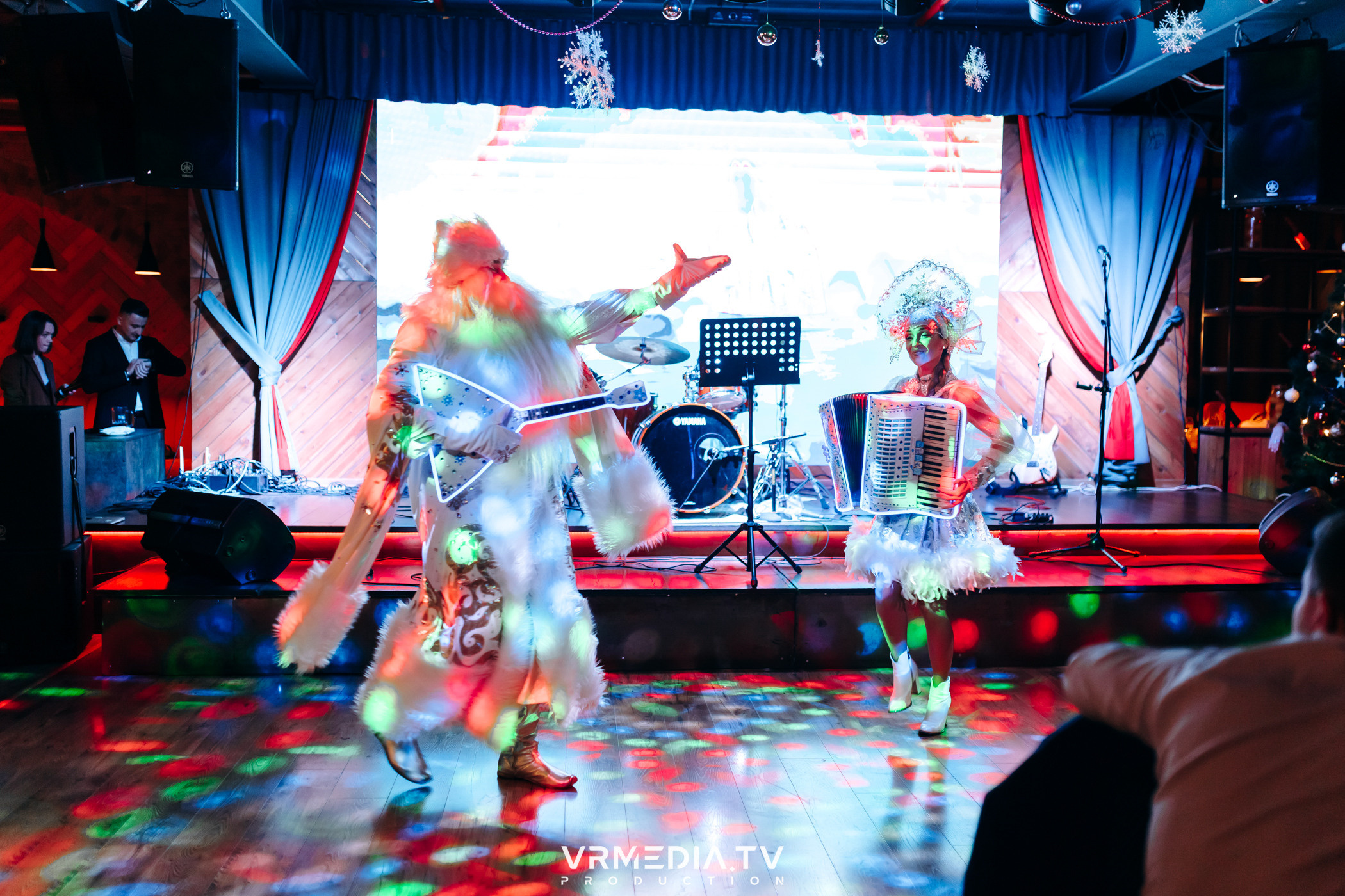 Жаркий новогодний корпоратив в гриль-баре «Жара»