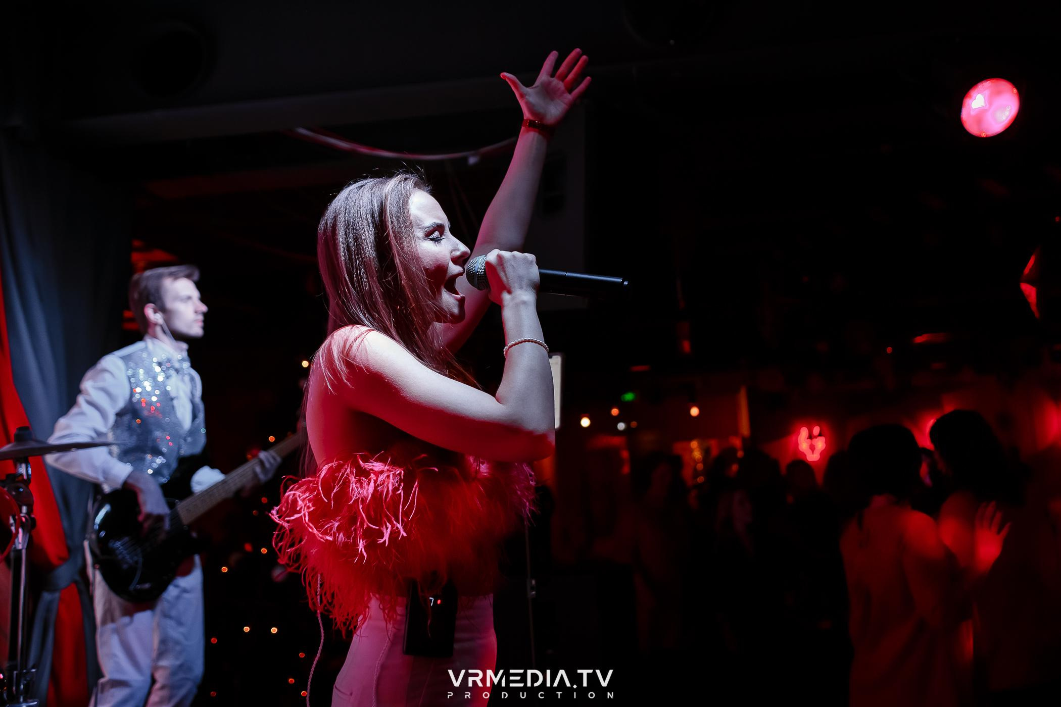 Жаркий новогодний корпоратив в гриль-баре «Жара»