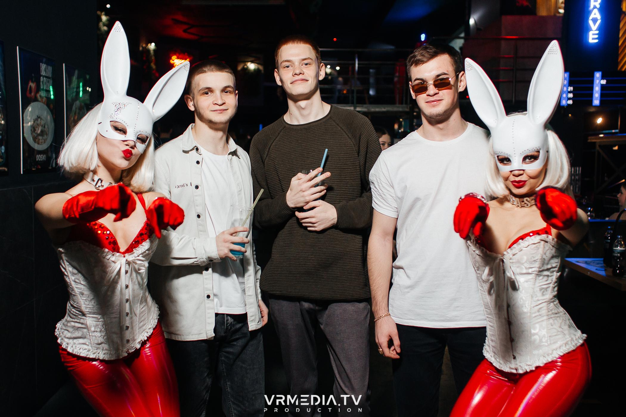 Выходные в баре «DOSKI»