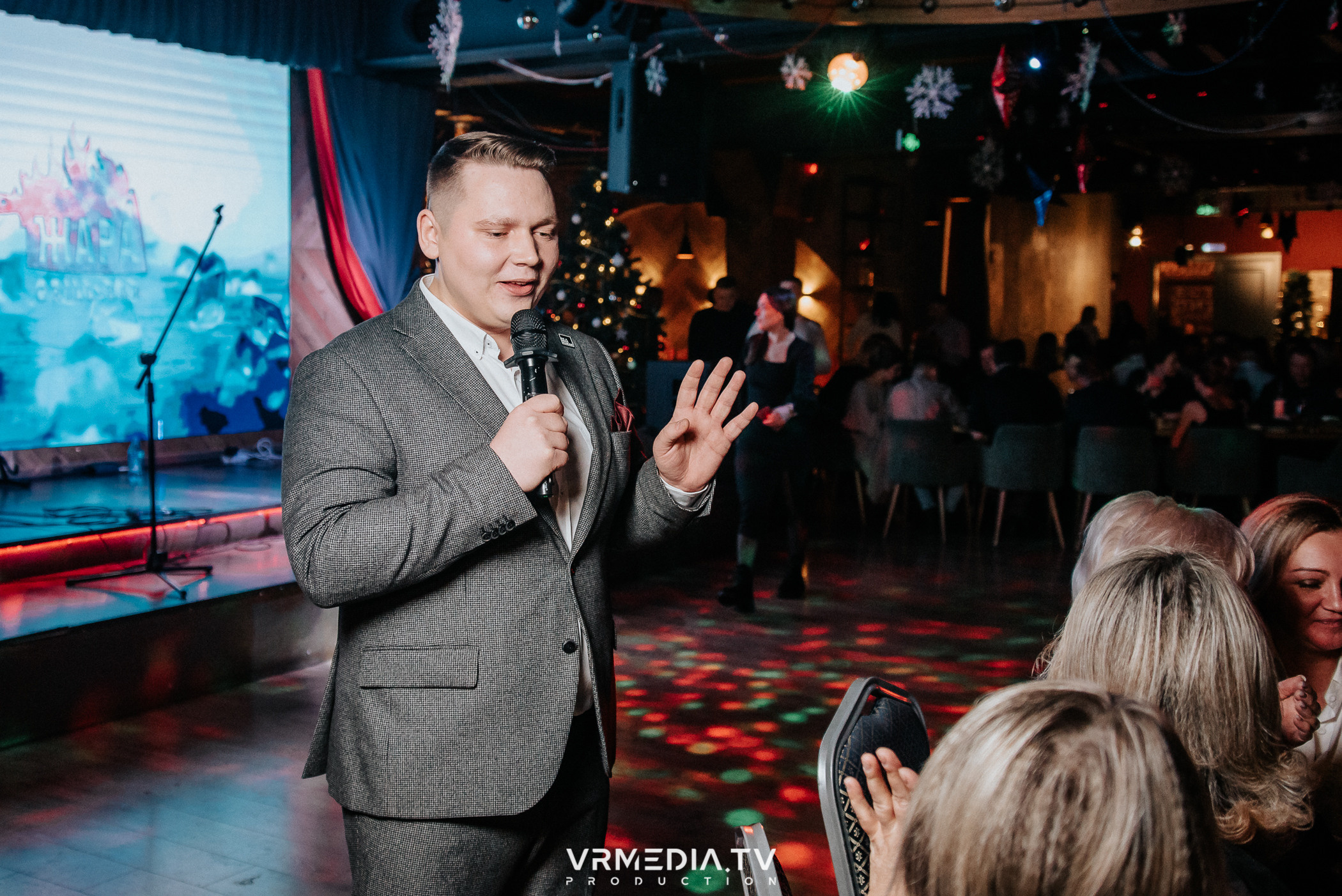 Жаркий новогодний корпоратив в гриль-баре «Жара»